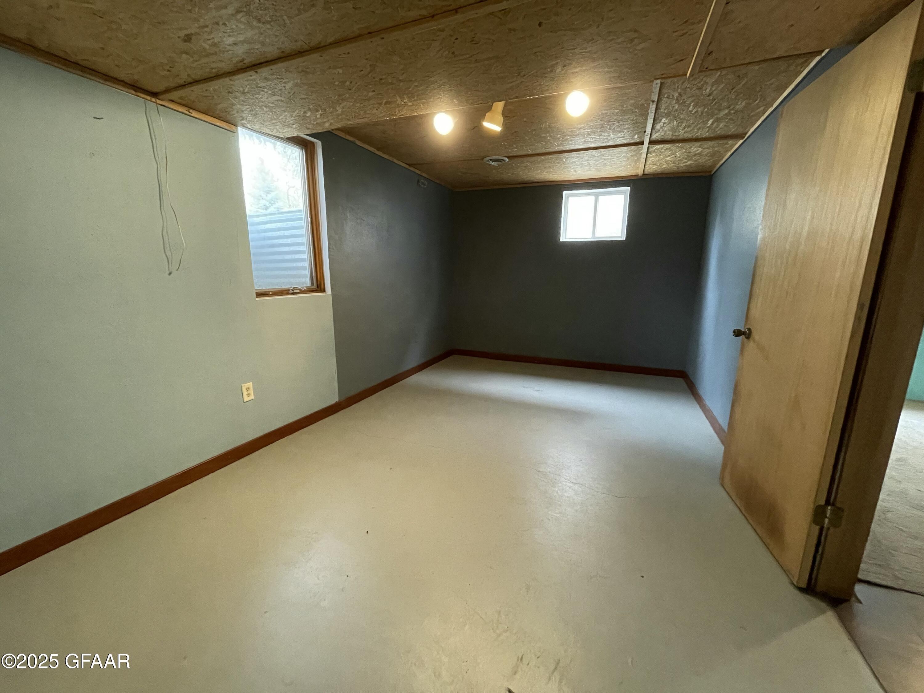 Grand Forks, North Dakota 58203, United States, 3 Bedrooms Bedrooms, ,2 BathroomsBathrooms,Residential,Active,166333