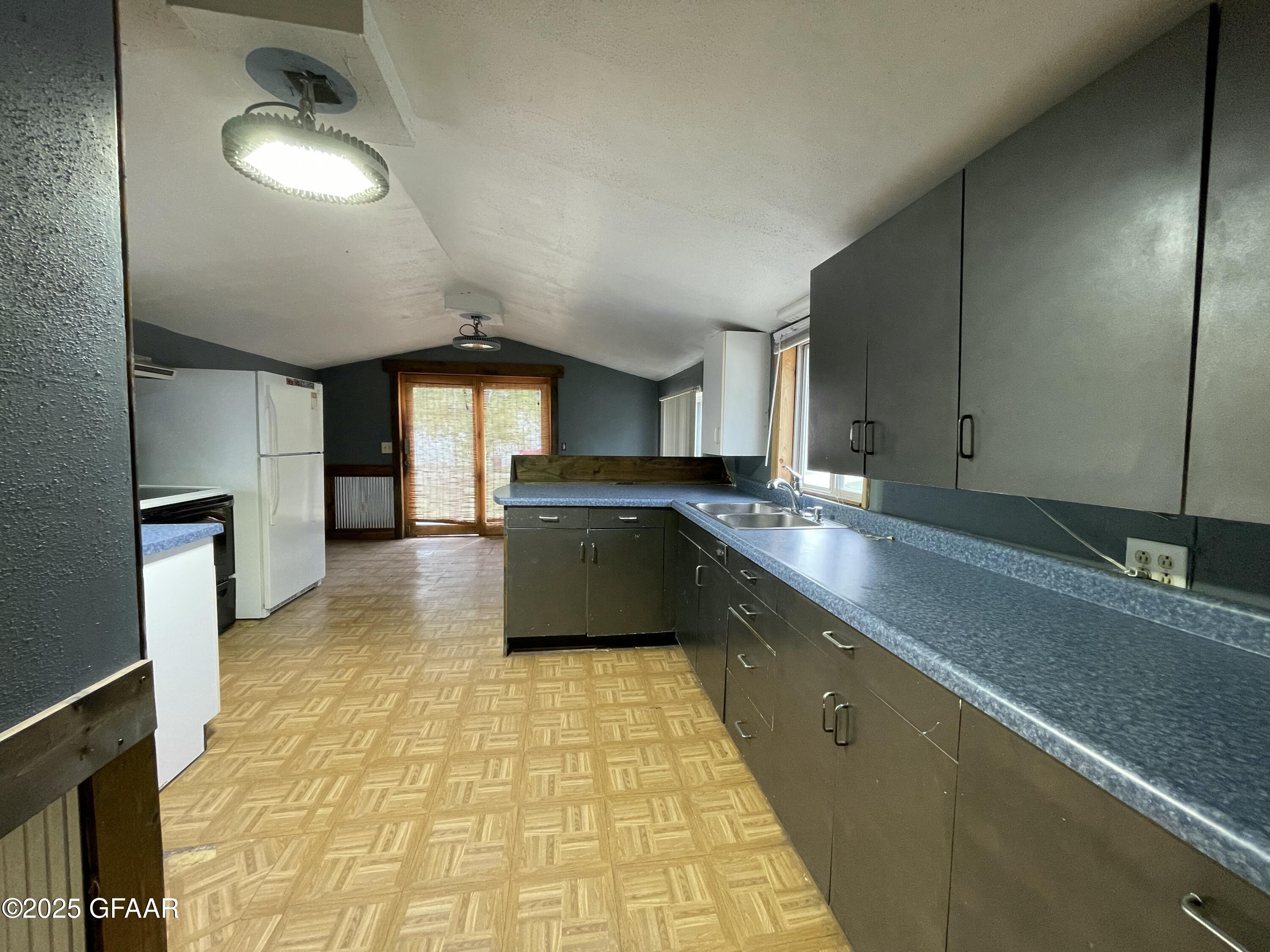 Grand Forks, North Dakota 58203, United States, 3 Bedrooms Bedrooms, ,2 BathroomsBathrooms,Residential,Active,166333