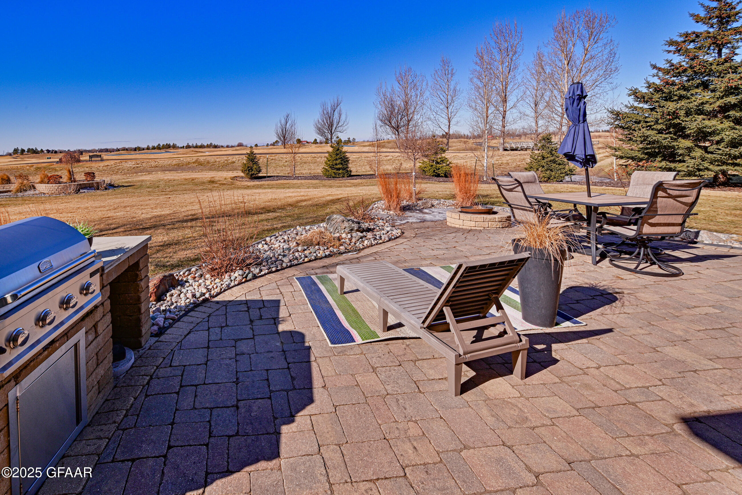 Grand Forks, North Dakota 58201, United States, 4 Bedrooms Bedrooms, ,3 BathroomsBathrooms,Residential,Active,207467