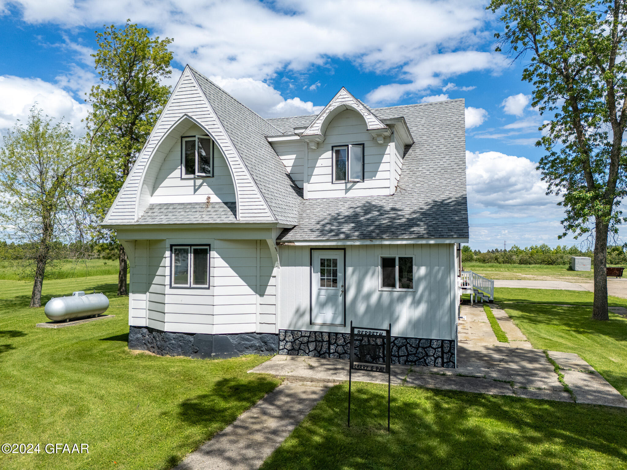 Aneta, North Dakota 58212, United States, 4 Bedrooms Bedrooms, ,2 BathroomsBathrooms,Residential,Pending,46631