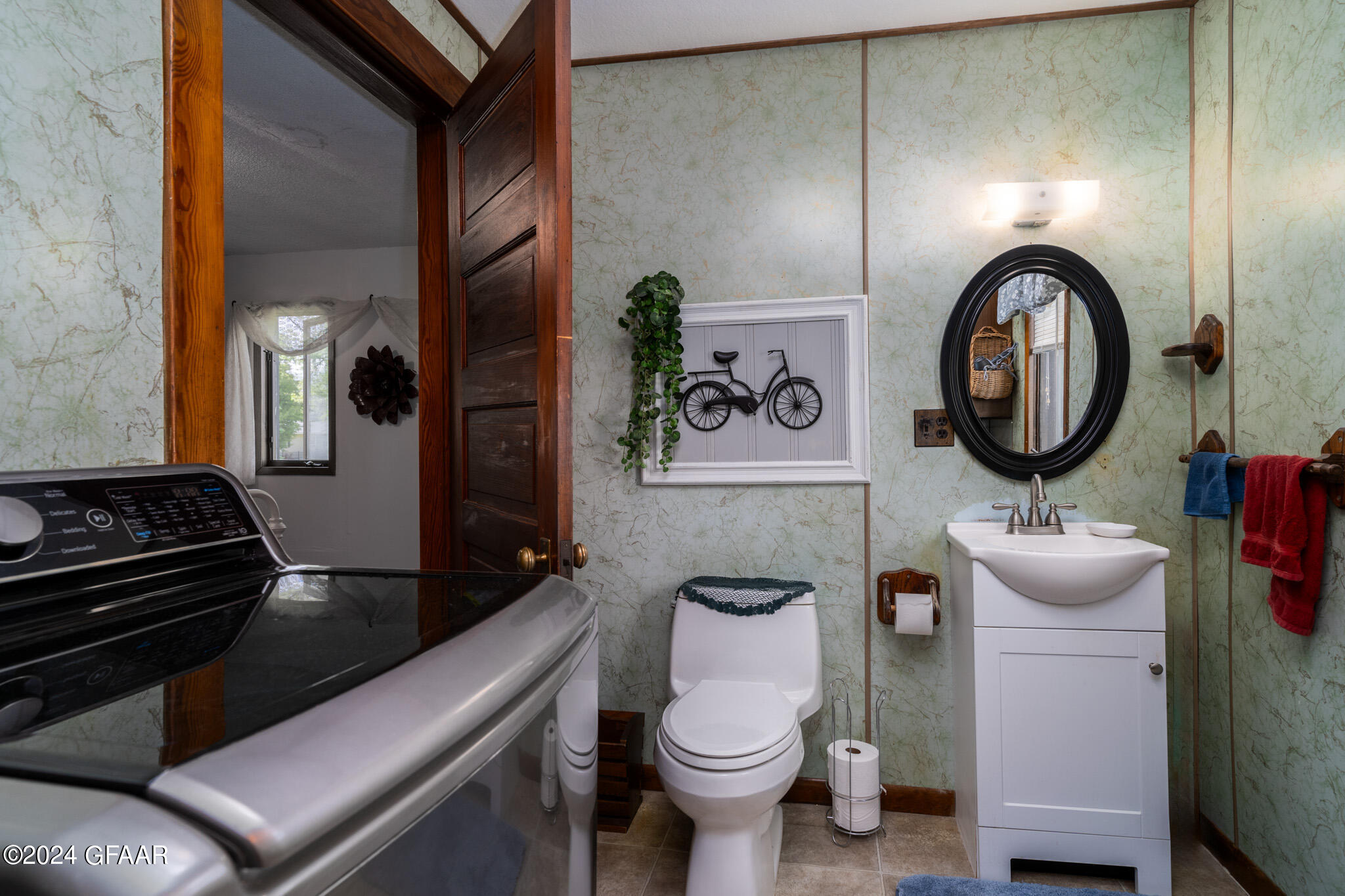 Aneta, North Dakota 58212, United States, 4 Bedrooms Bedrooms, ,2 BathroomsBathrooms,Residential,Pending,46631