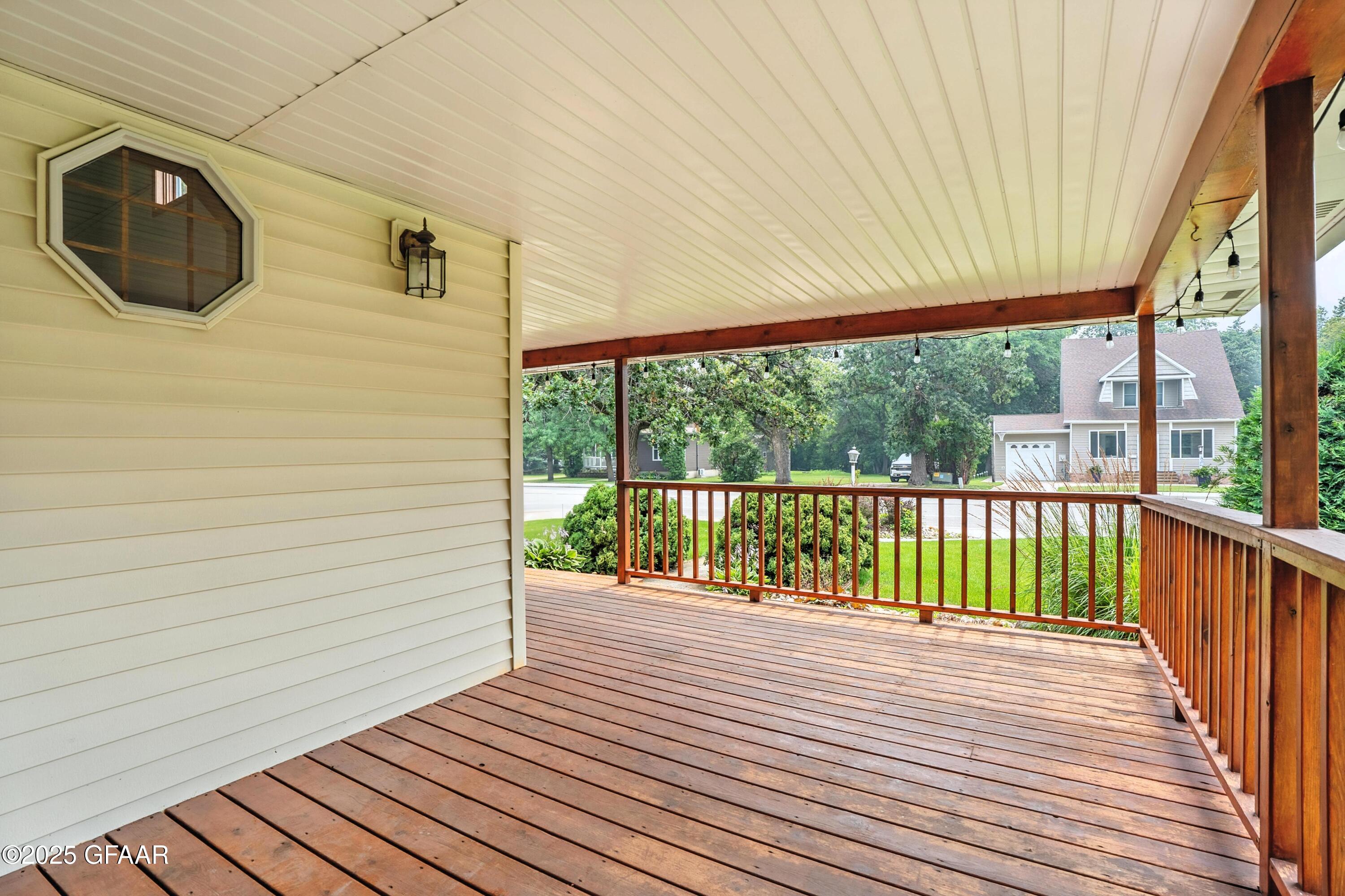 Warren, Minnesota 56762, United States, 3 Bedrooms Bedrooms, ,2 BathroomsBathrooms,Residential,Active,166342