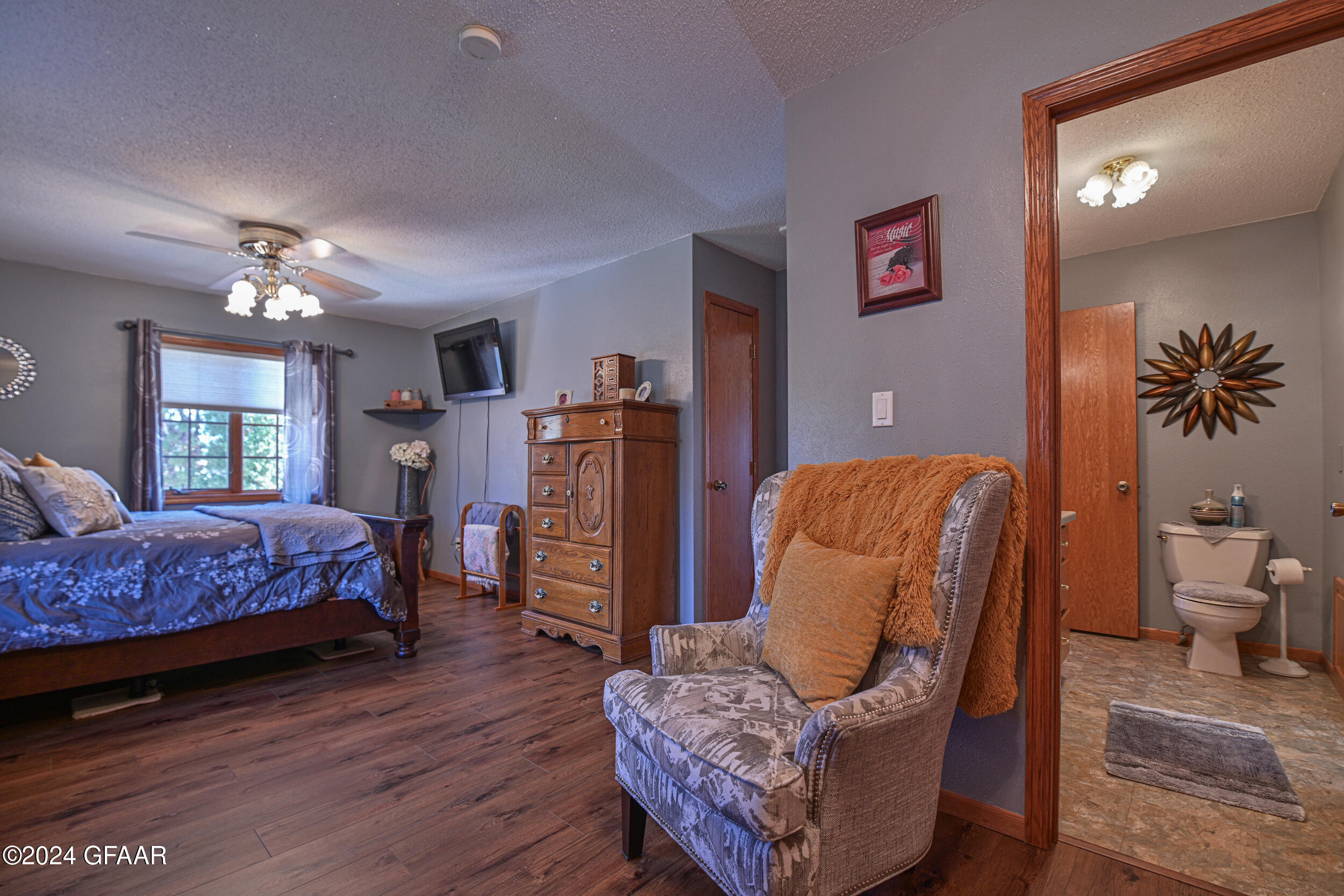 Warren, Minnesota 56762, United States, 3 Bedrooms Bedrooms, ,2 BathroomsBathrooms,Residential,Active,166342