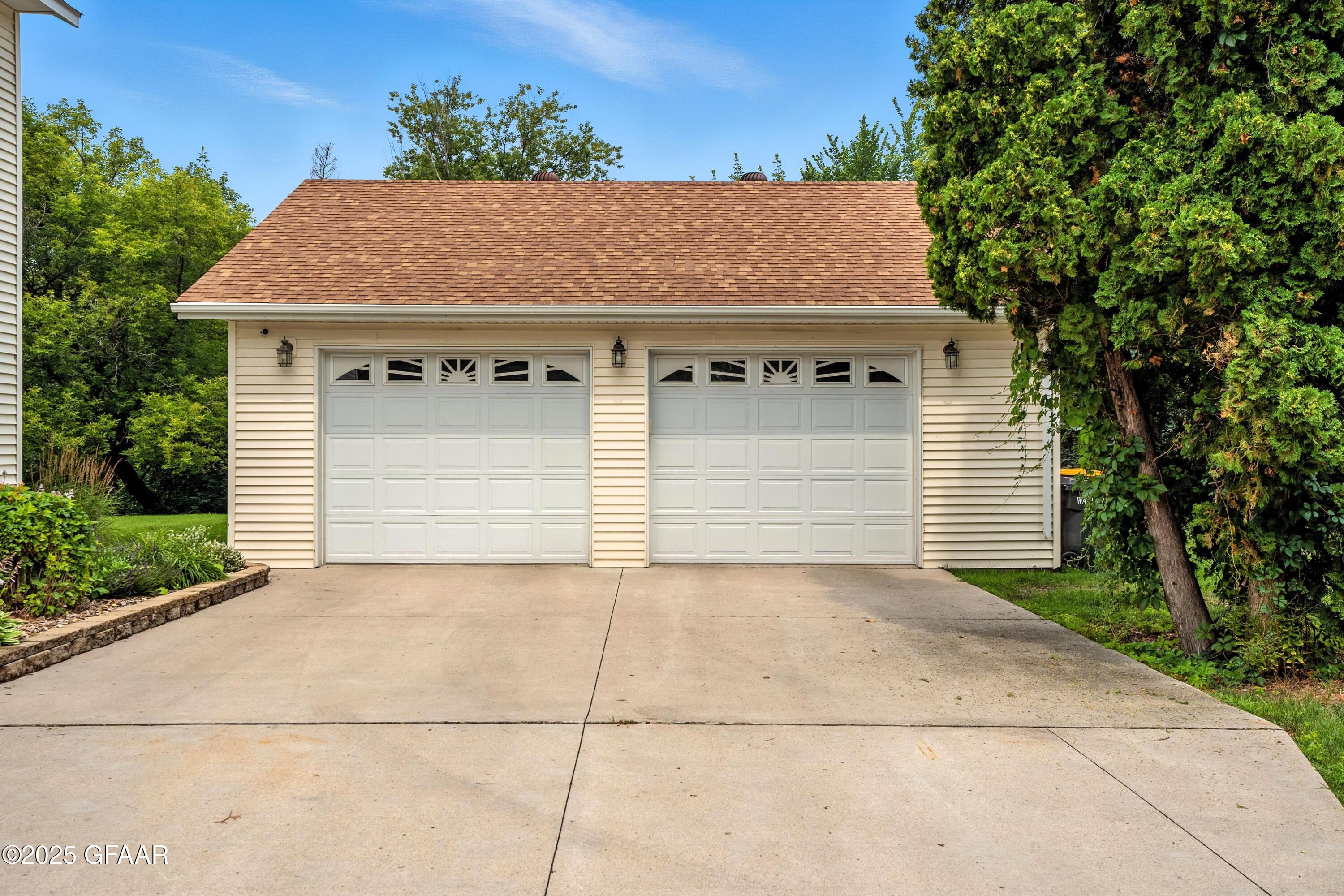 Warren, Minnesota 56762, United States, 3 Bedrooms Bedrooms, ,2 BathroomsBathrooms,Residential,Active,166342