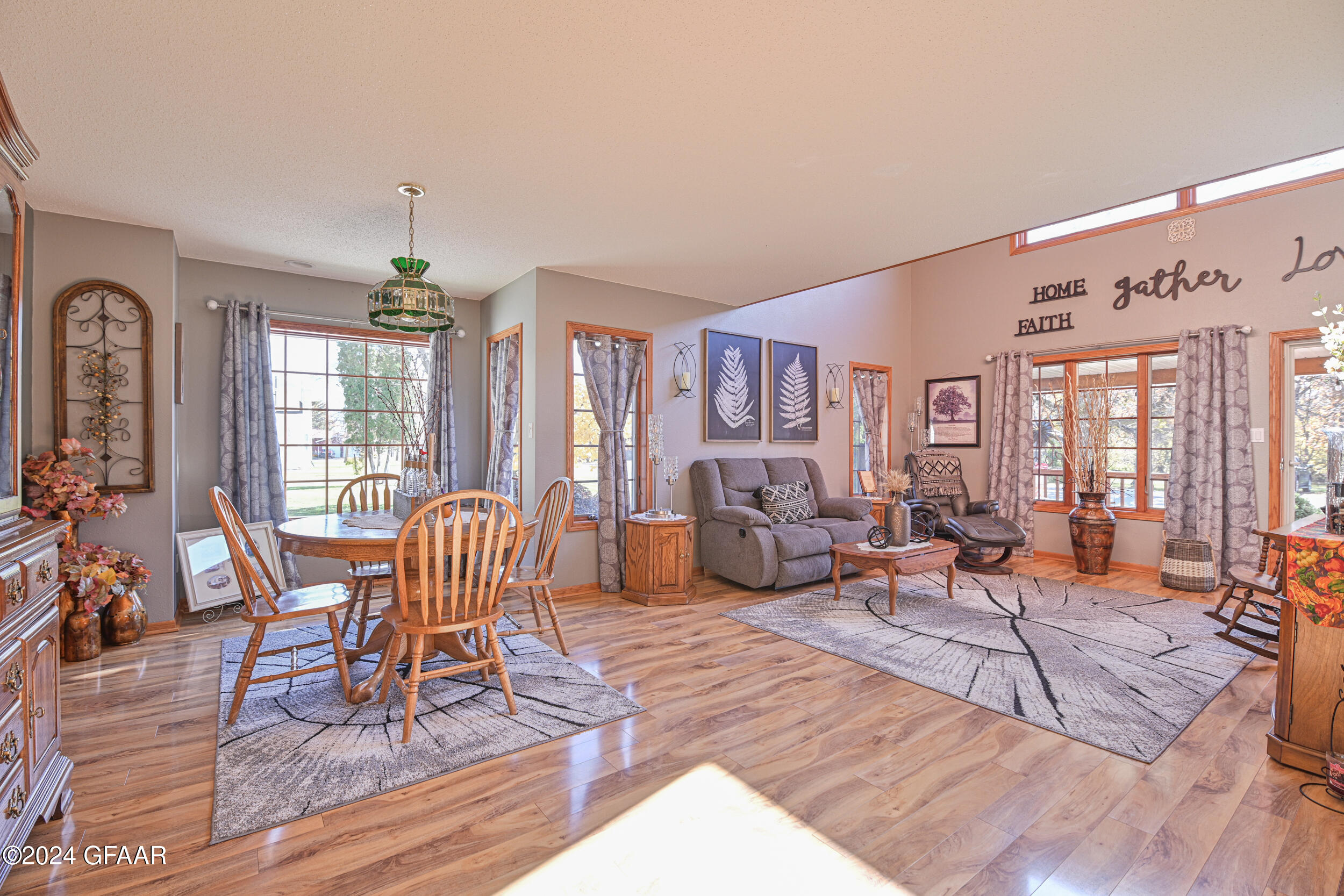 Warren, Minnesota 56762, United States, 3 Bedrooms Bedrooms, ,2 BathroomsBathrooms,Residential,Active,166342