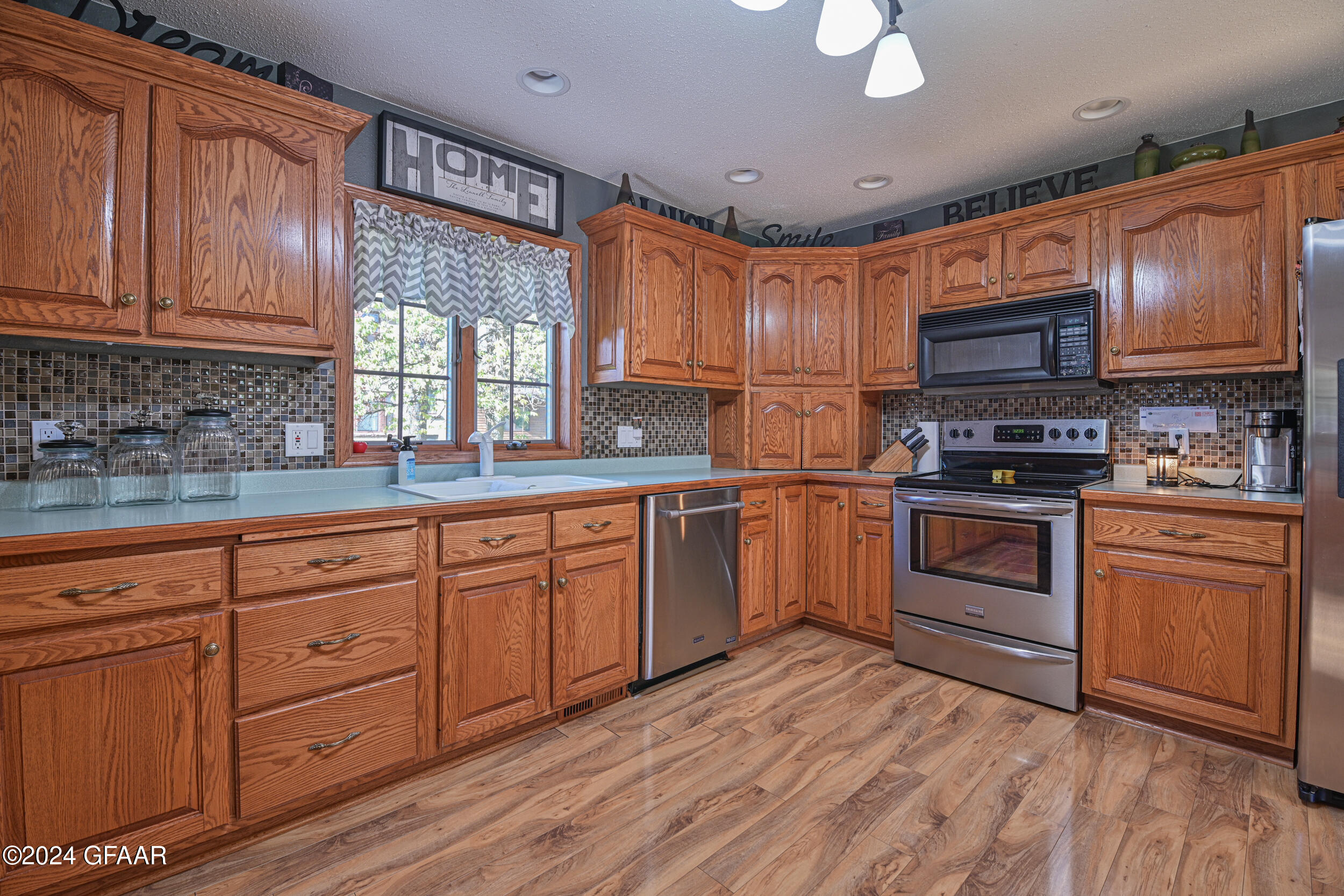 Warren, Minnesota 56762, United States, 3 Bedrooms Bedrooms, ,2 BathroomsBathrooms,Residential,Active,166342