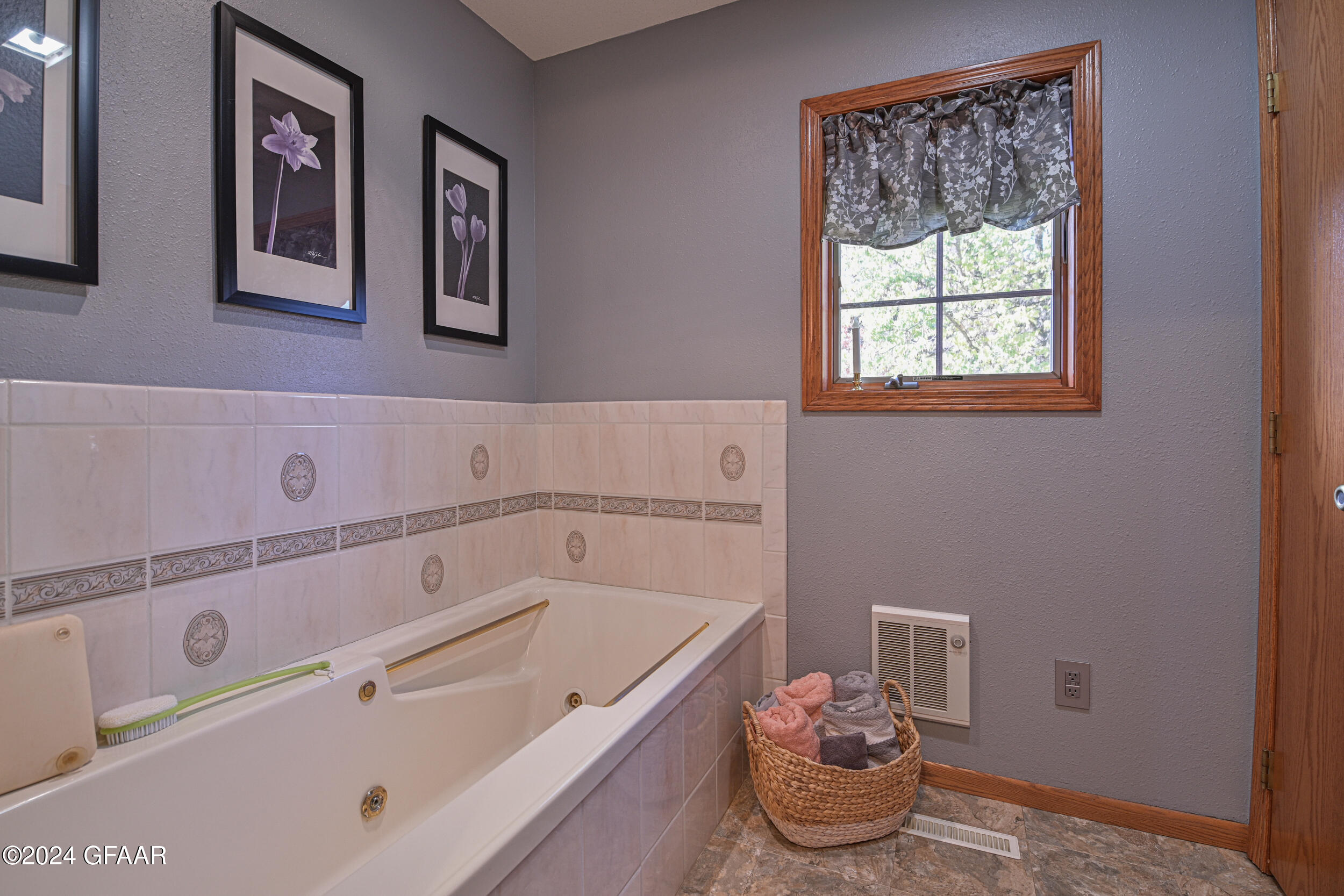 Warren, Minnesota 56762, United States, 3 Bedrooms Bedrooms, ,2 BathroomsBathrooms,Residential,Active,166342