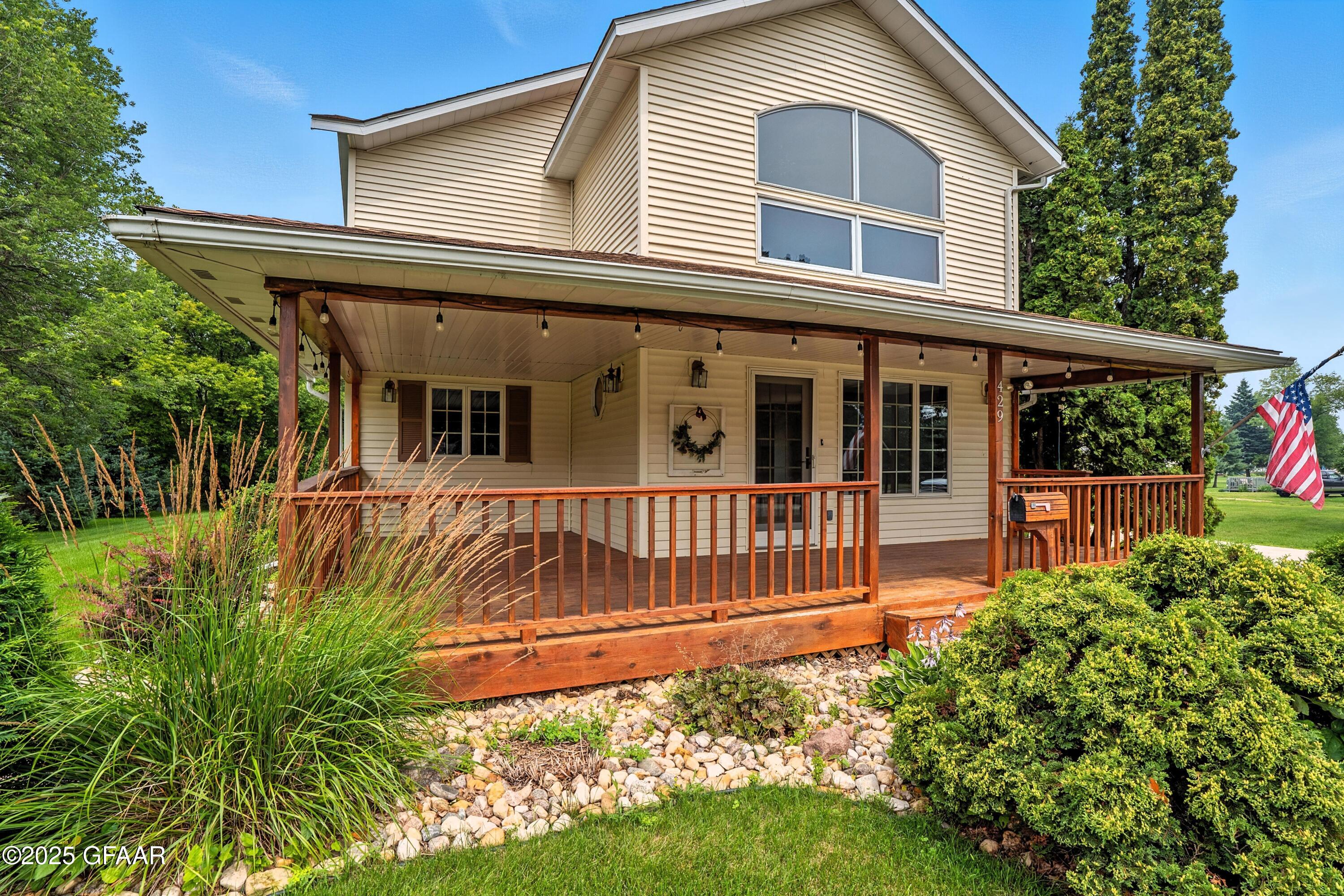 Warren, Minnesota 56762, United States, 3 Bedrooms Bedrooms, ,2 BathroomsBathrooms,Residential,Active,166342