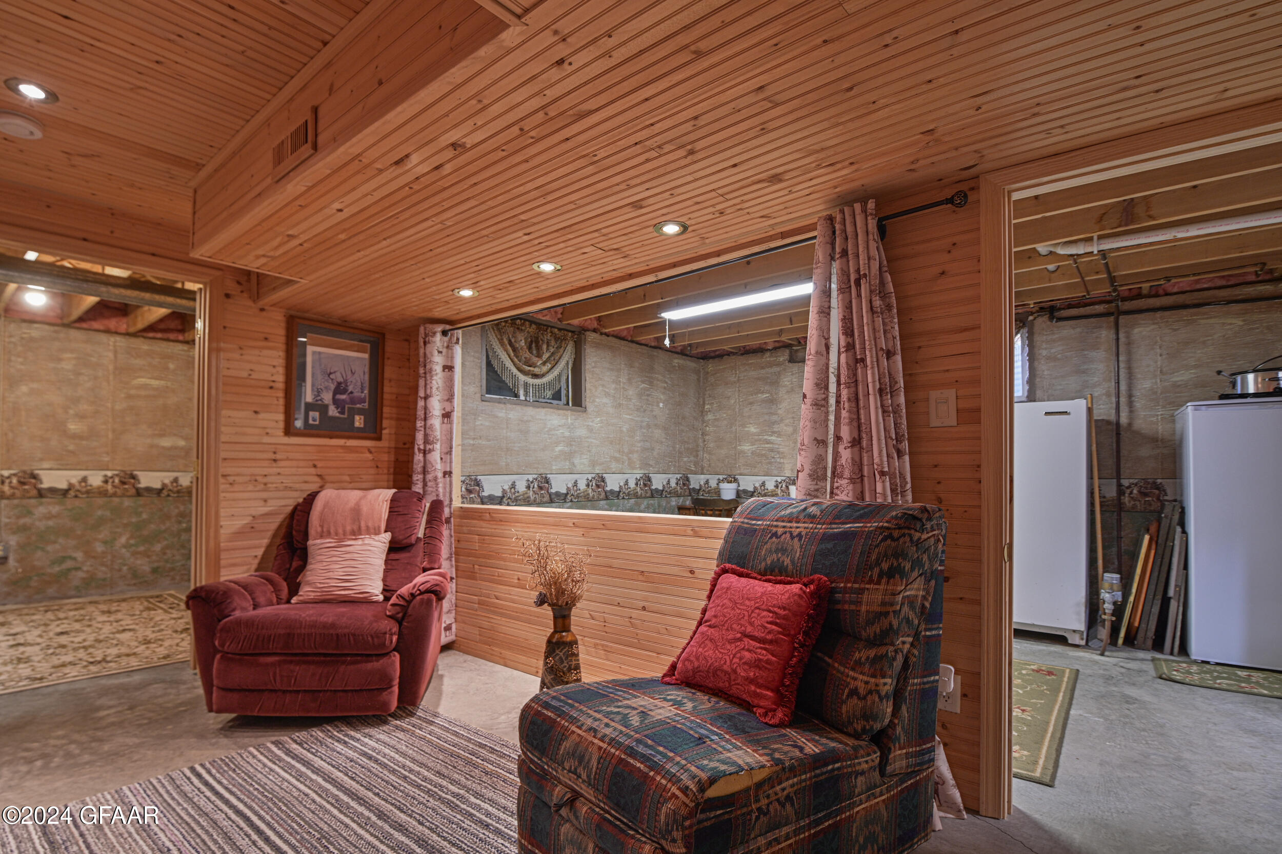 Warren, Minnesota 56762, United States, 3 Bedrooms Bedrooms, ,2 BathroomsBathrooms,Residential,Active,166342