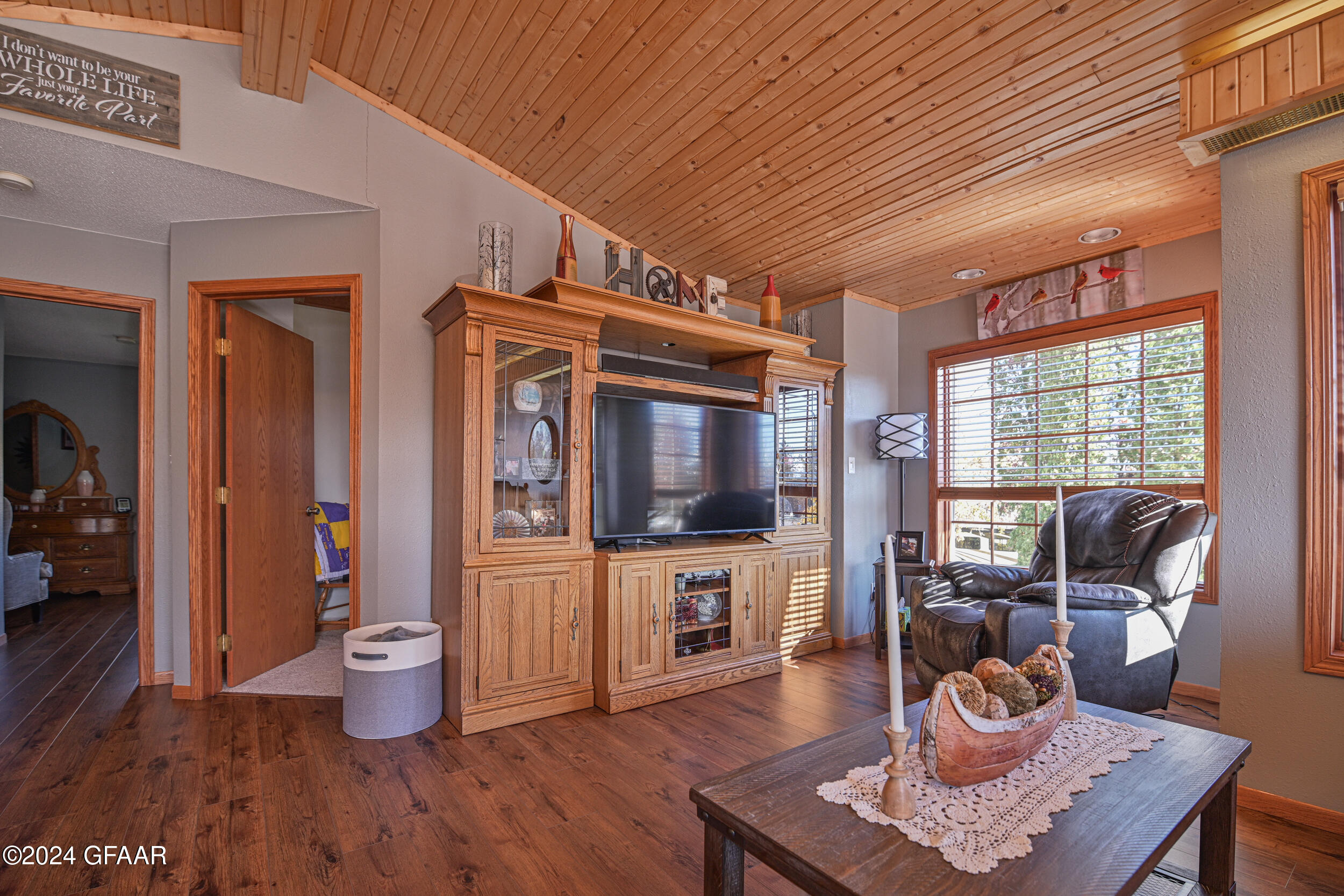 Warren, Minnesota 56762, United States, 3 Bedrooms Bedrooms, ,2 BathroomsBathrooms,Residential,Active,166342