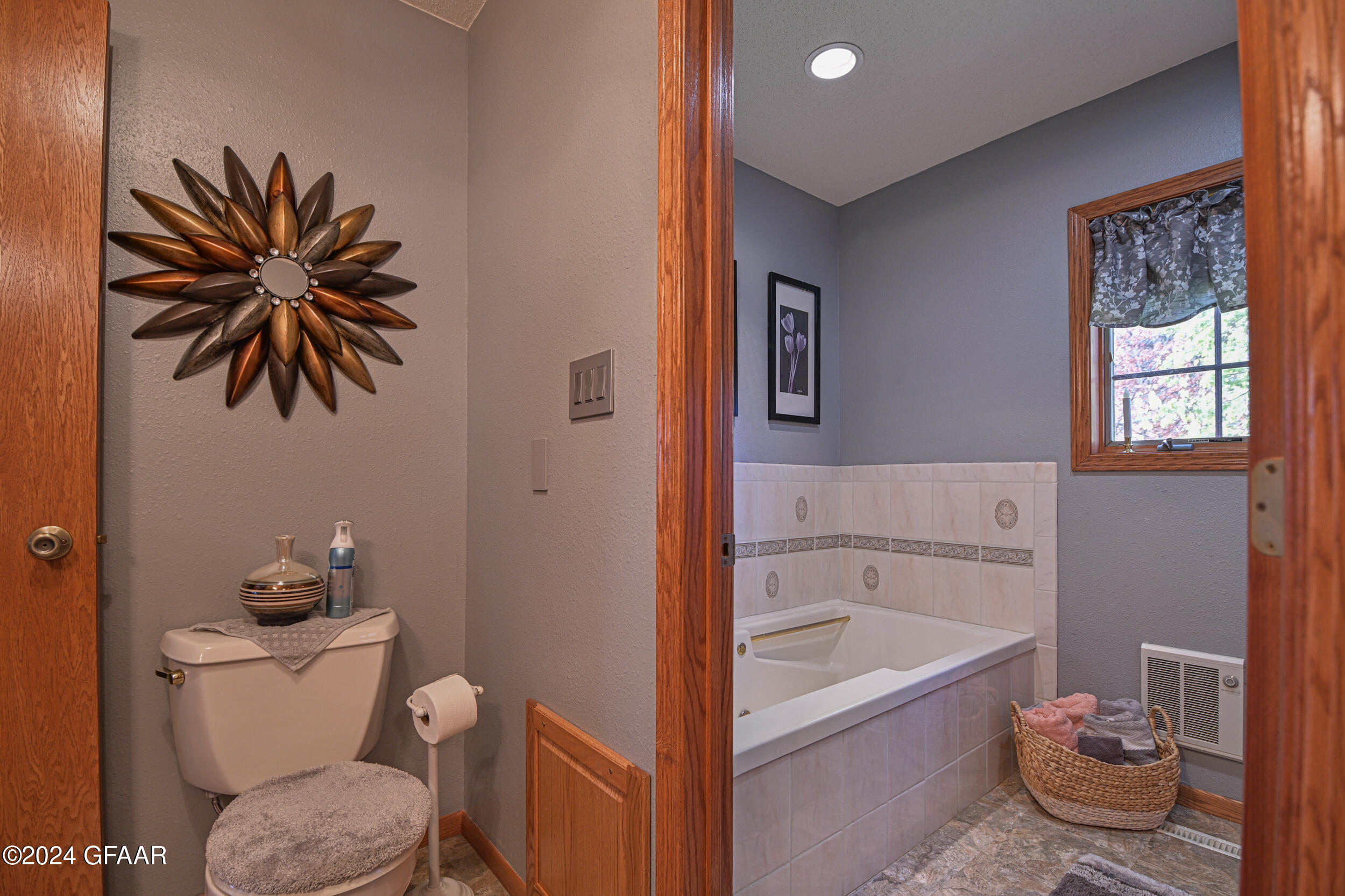 Warren, Minnesota 56762, United States, 3 Bedrooms Bedrooms, ,2 BathroomsBathrooms,Residential,Active,166342