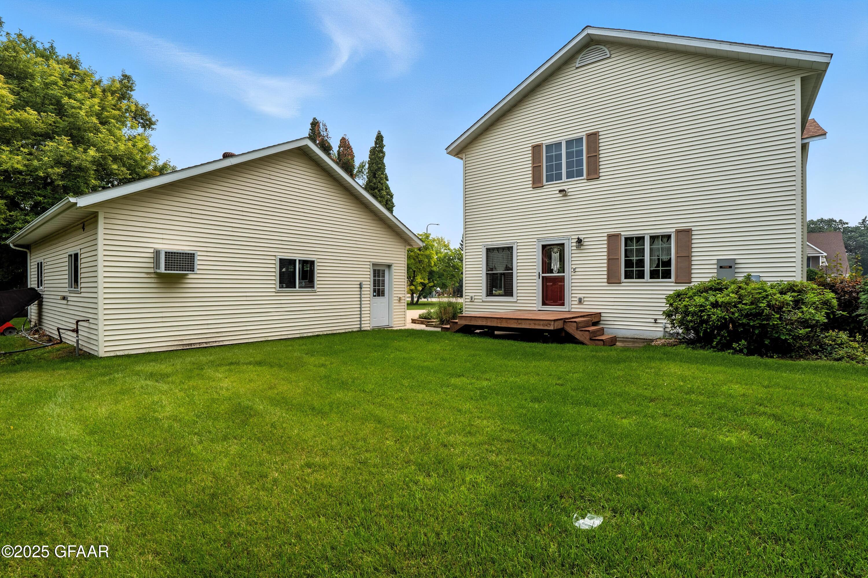 Warren, Minnesota 56762, United States, 3 Bedrooms Bedrooms, ,2 BathroomsBathrooms,Residential,Active,166342