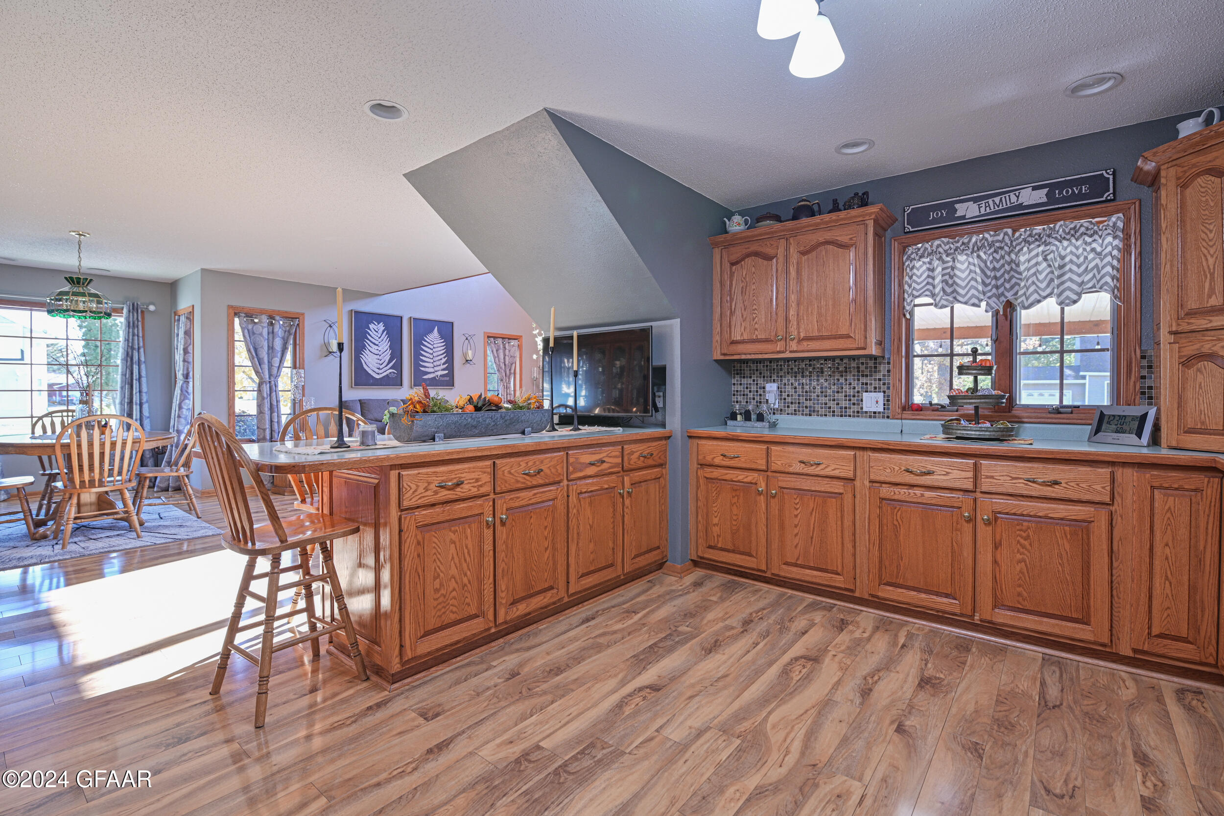 Warren, Minnesota 56762, United States, 3 Bedrooms Bedrooms, ,2 BathroomsBathrooms,Residential,Active,166342