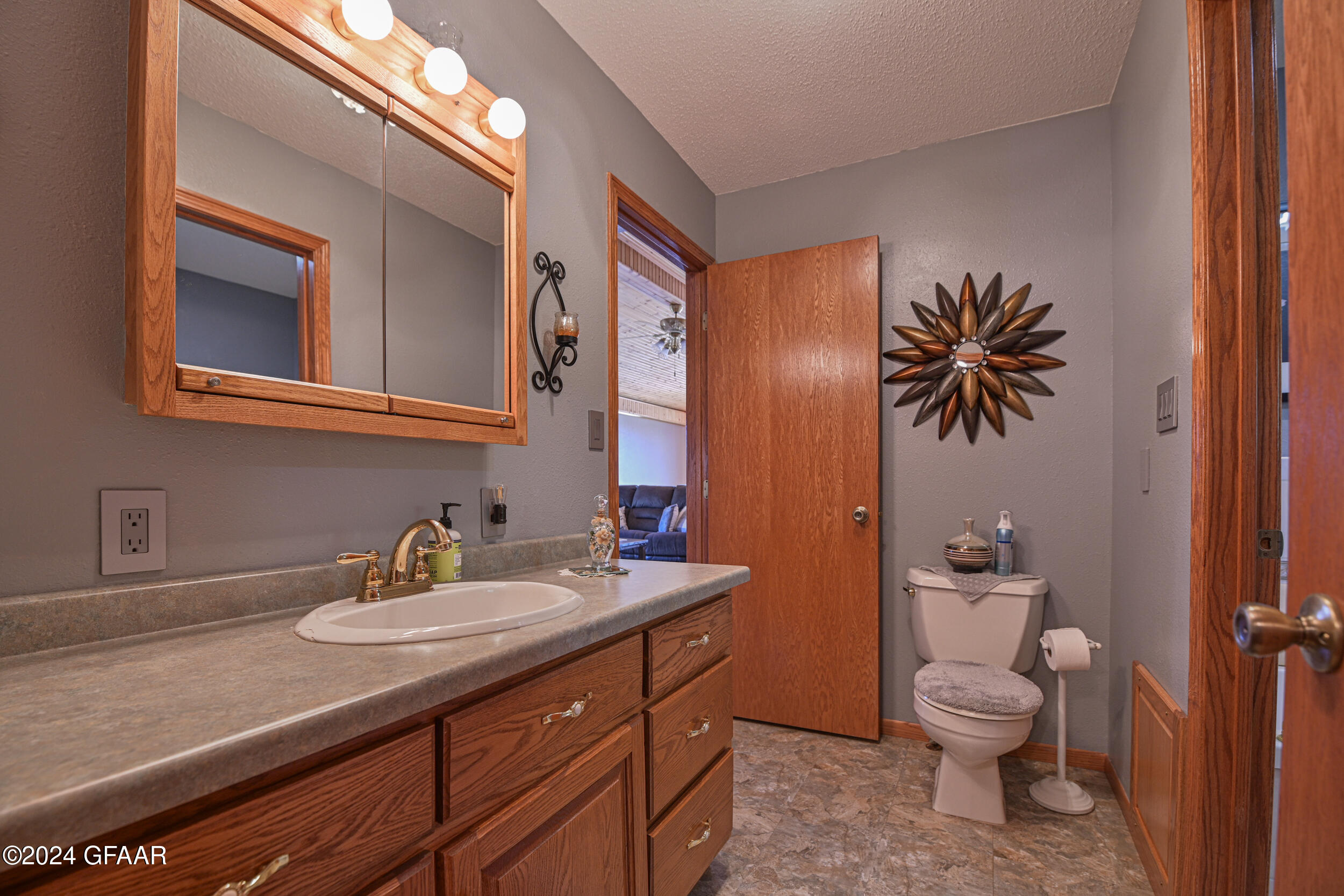 Warren, Minnesota 56762, United States, 3 Bedrooms Bedrooms, ,2 BathroomsBathrooms,Residential,Active,166342