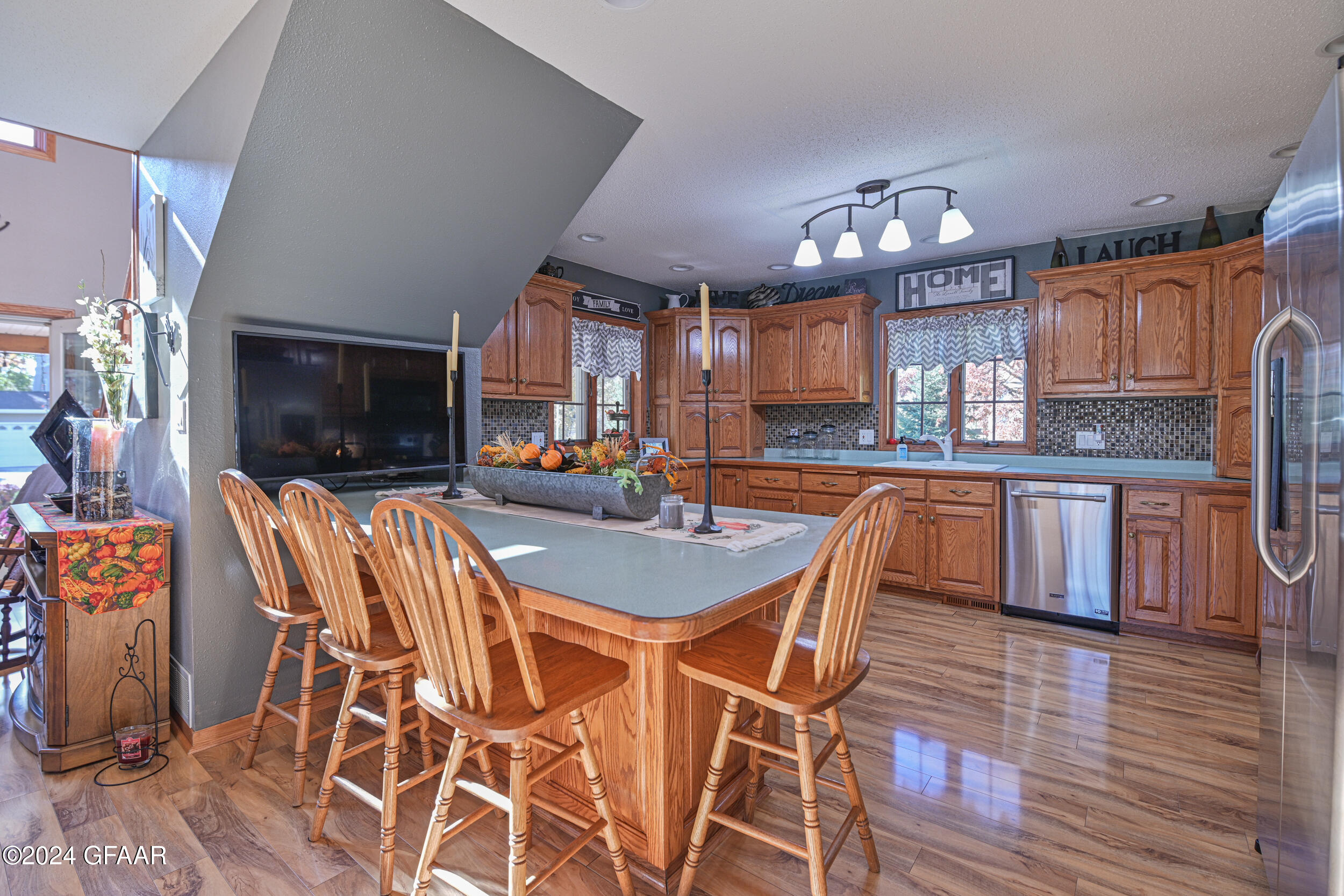 Warren, Minnesota 56762, United States, 3 Bedrooms Bedrooms, ,2 BathroomsBathrooms,Residential,Active,166342