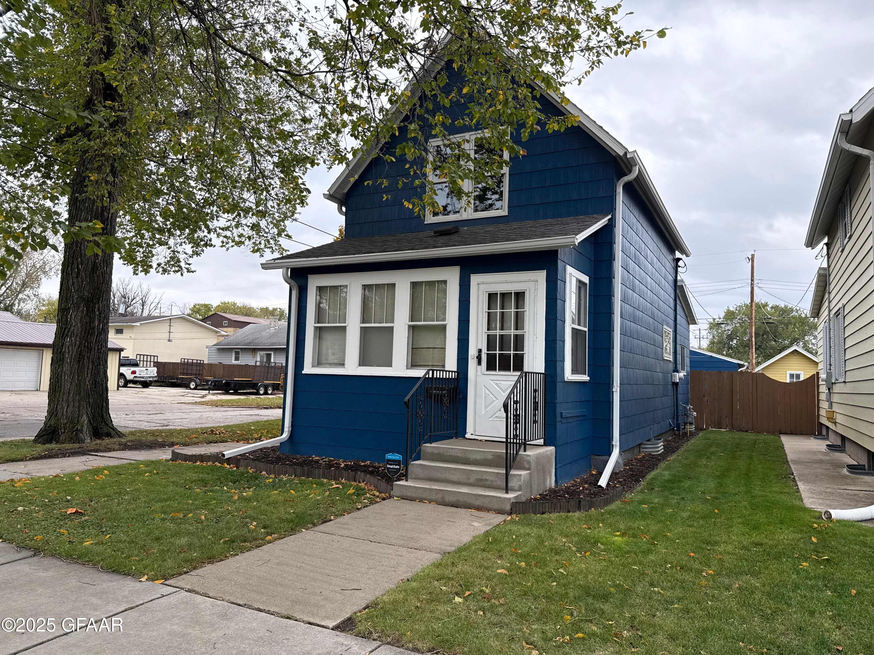 Grand Forks, North Dakota 58203, United States, 3 Bedrooms Bedrooms, ,2 BathroomsBathrooms,Residential,Active,227660