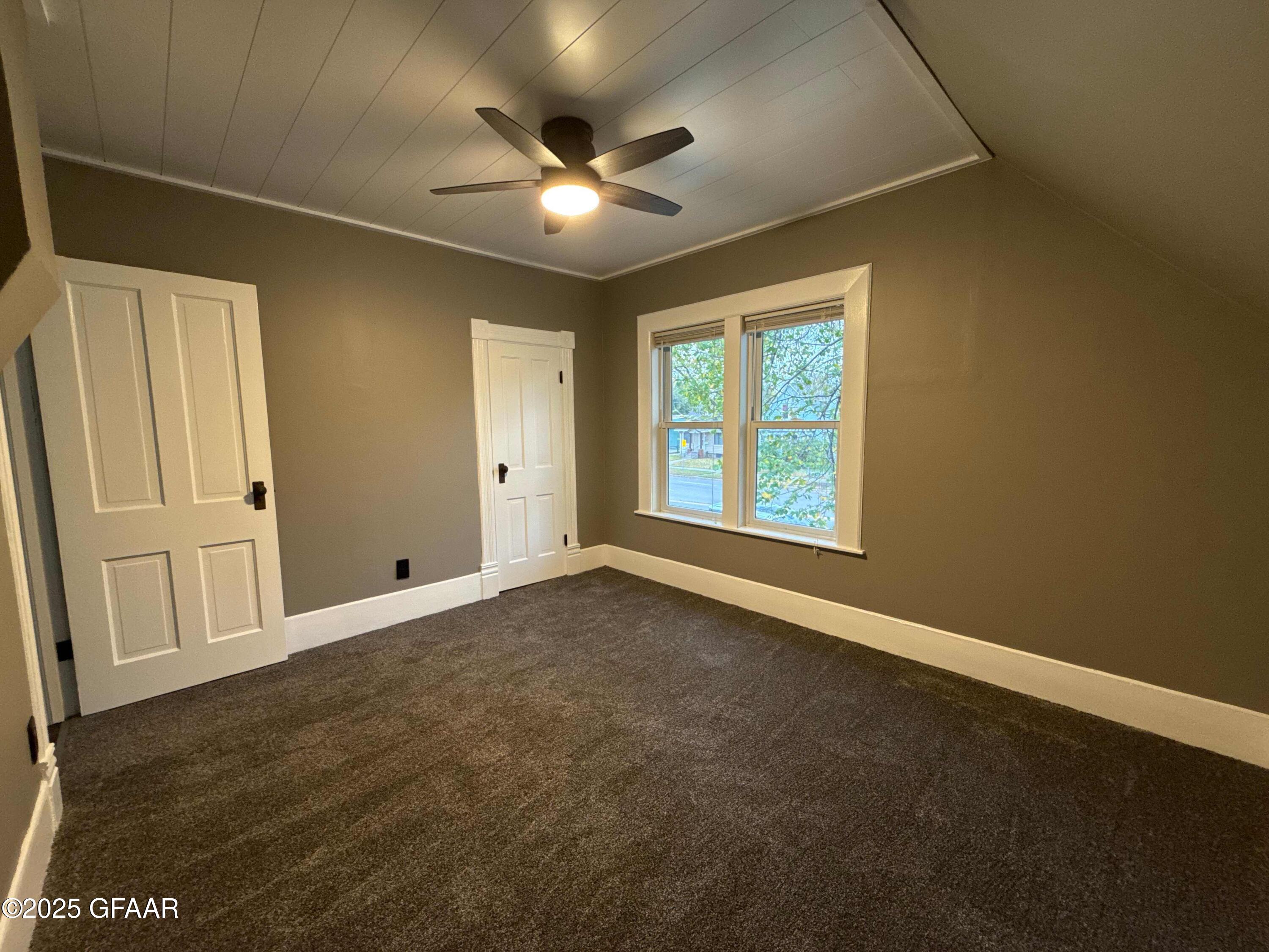 Grand Forks, North Dakota 58203, United States, 3 Bedrooms Bedrooms, ,2 BathroomsBathrooms,Residential,Active,227660