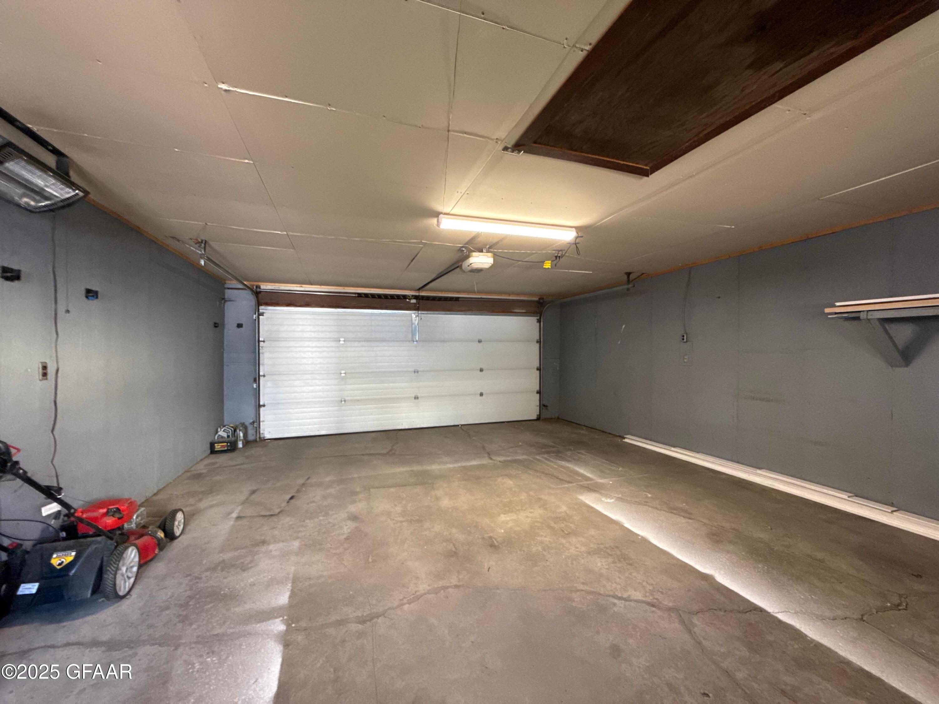 Grand Forks, North Dakota 58203, United States, 3 Bedrooms Bedrooms, ,2 BathroomsBathrooms,Residential,Active,227660