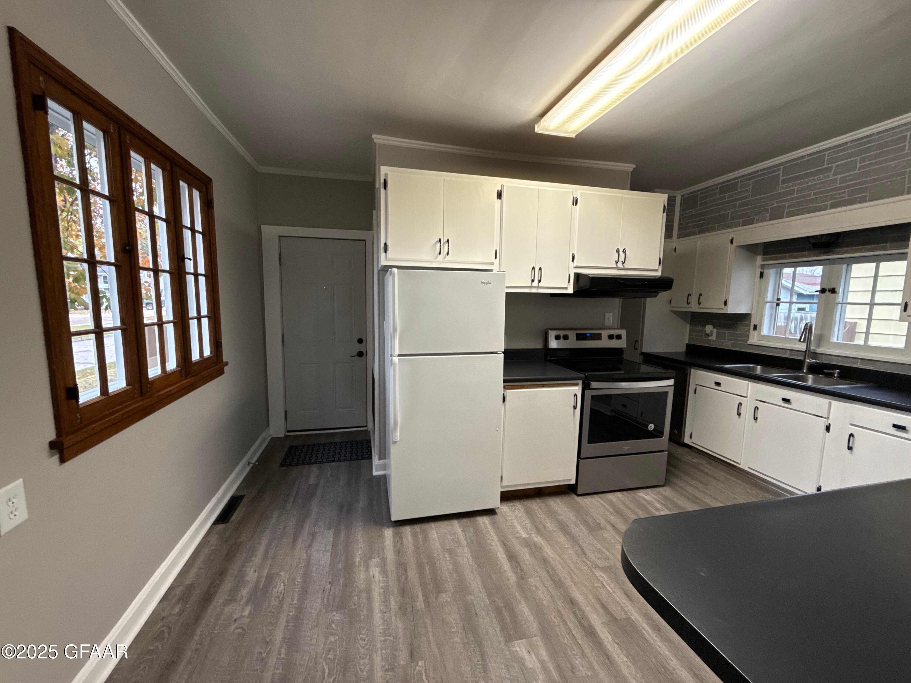 Grand Forks, North Dakota 58203, United States, 3 Bedrooms Bedrooms, ,2 BathroomsBathrooms,Residential,Active,227660