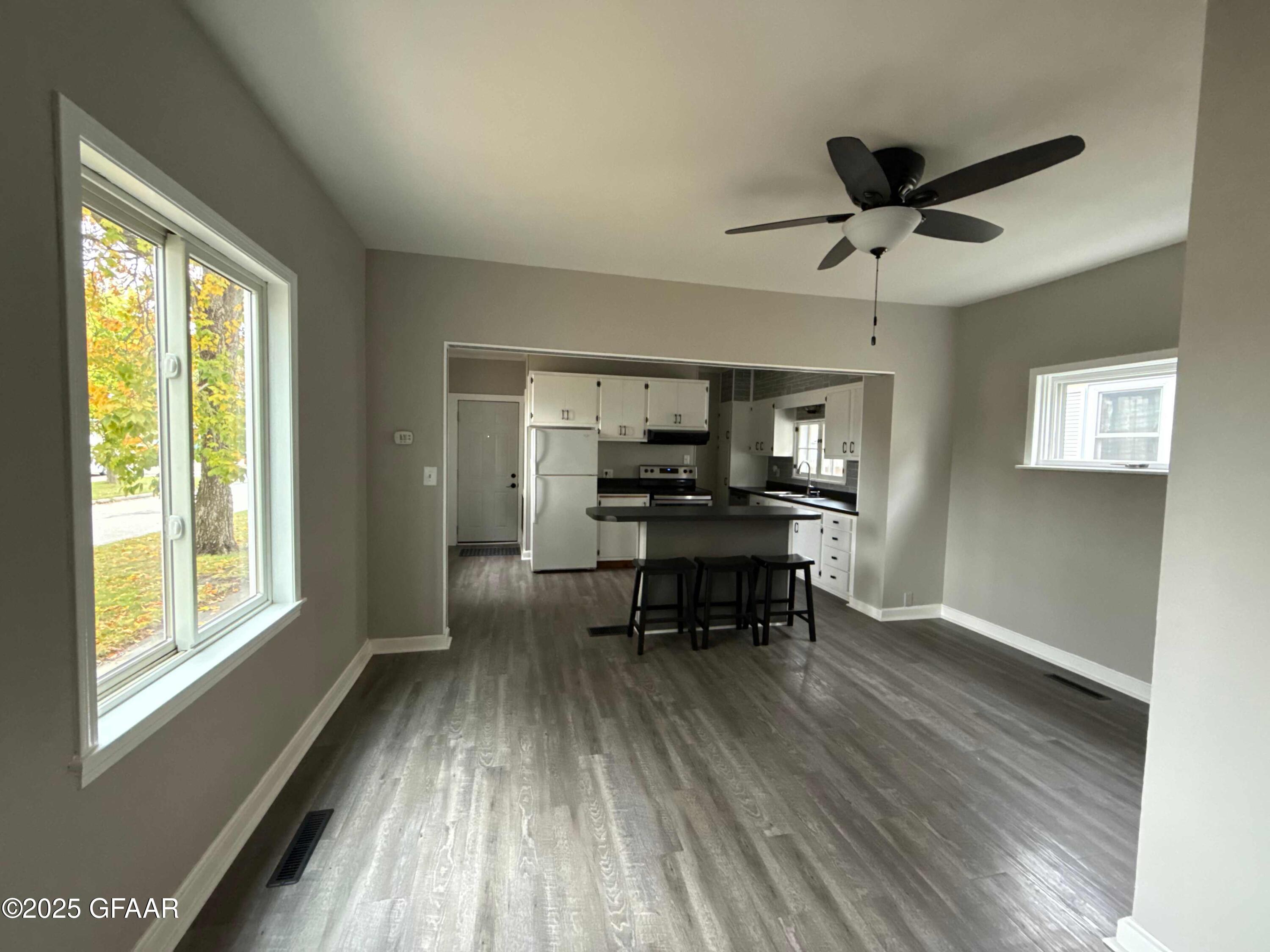 Grand Forks, North Dakota 58203, United States, 3 Bedrooms Bedrooms, ,2 BathroomsBathrooms,Residential,Active,227660