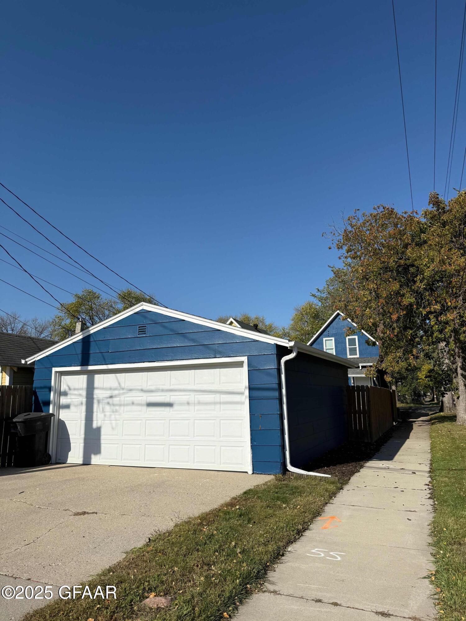 Grand Forks, North Dakota 58203, United States, 3 Bedrooms Bedrooms, ,2 BathroomsBathrooms,Residential,Active,227660