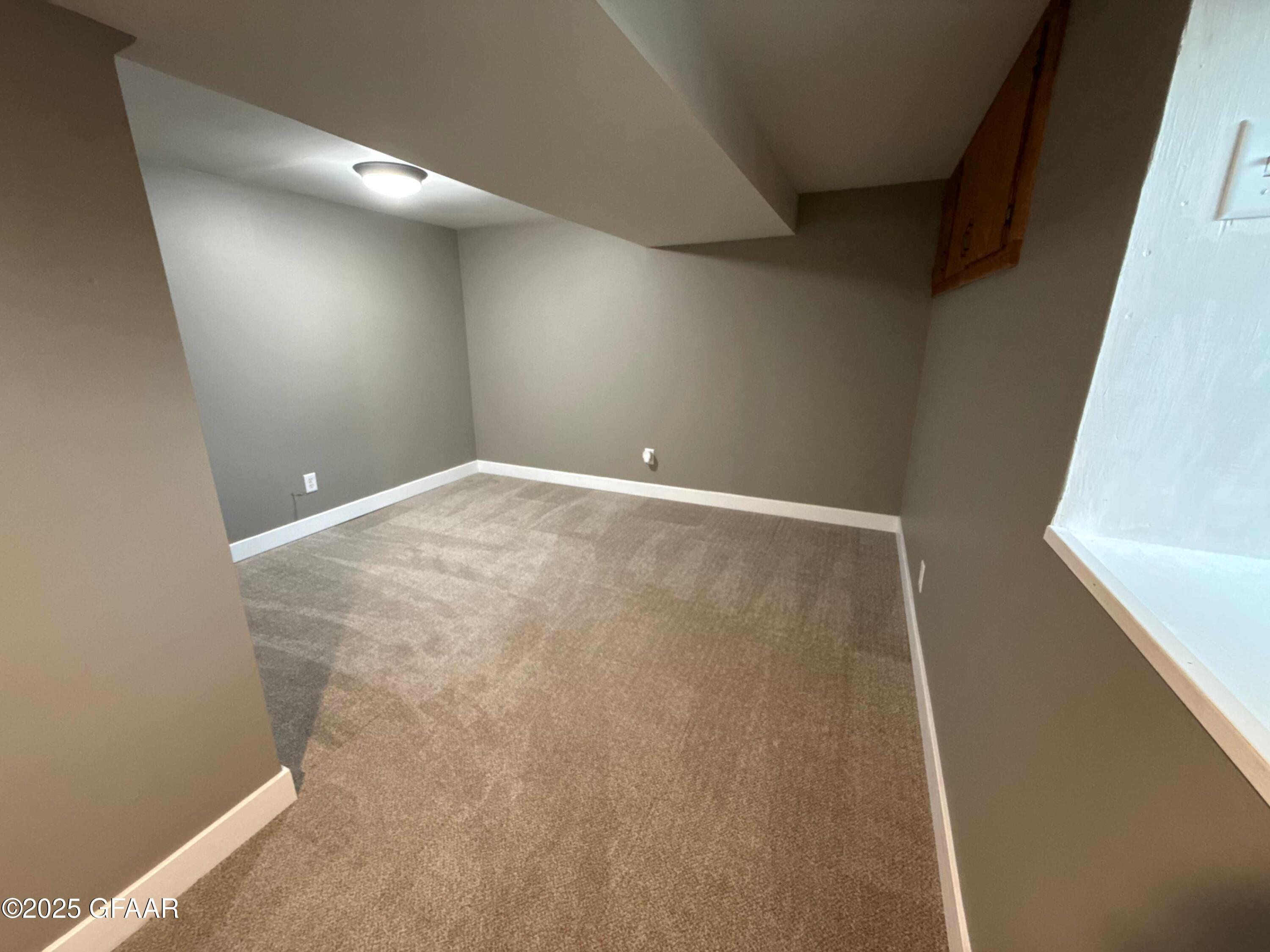 Grand Forks, North Dakota 58203, United States, 3 Bedrooms Bedrooms, ,2 BathroomsBathrooms,Residential,Active,227660