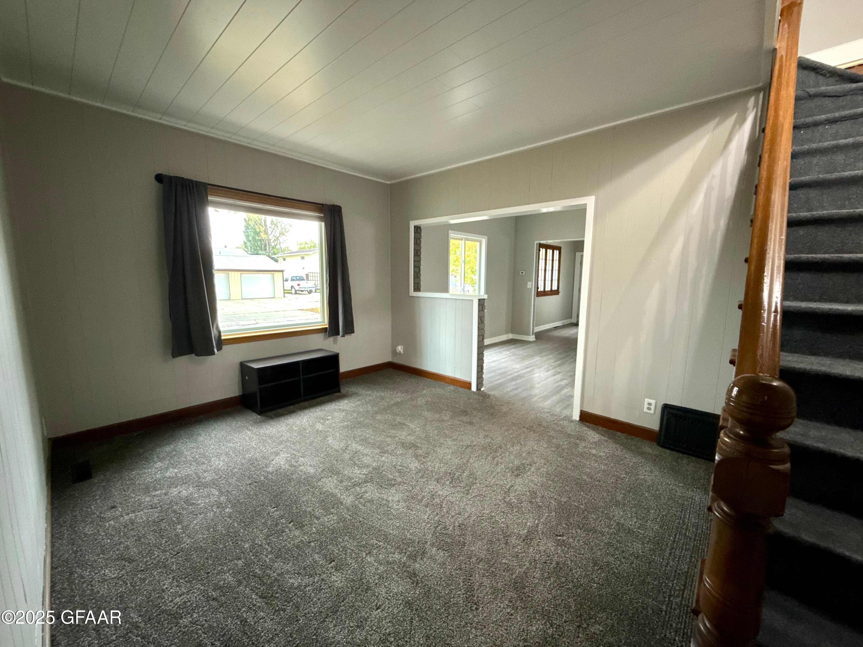 Grand Forks, North Dakota 58203, United States, 3 Bedrooms Bedrooms, ,2 BathroomsBathrooms,Residential,Active,227660