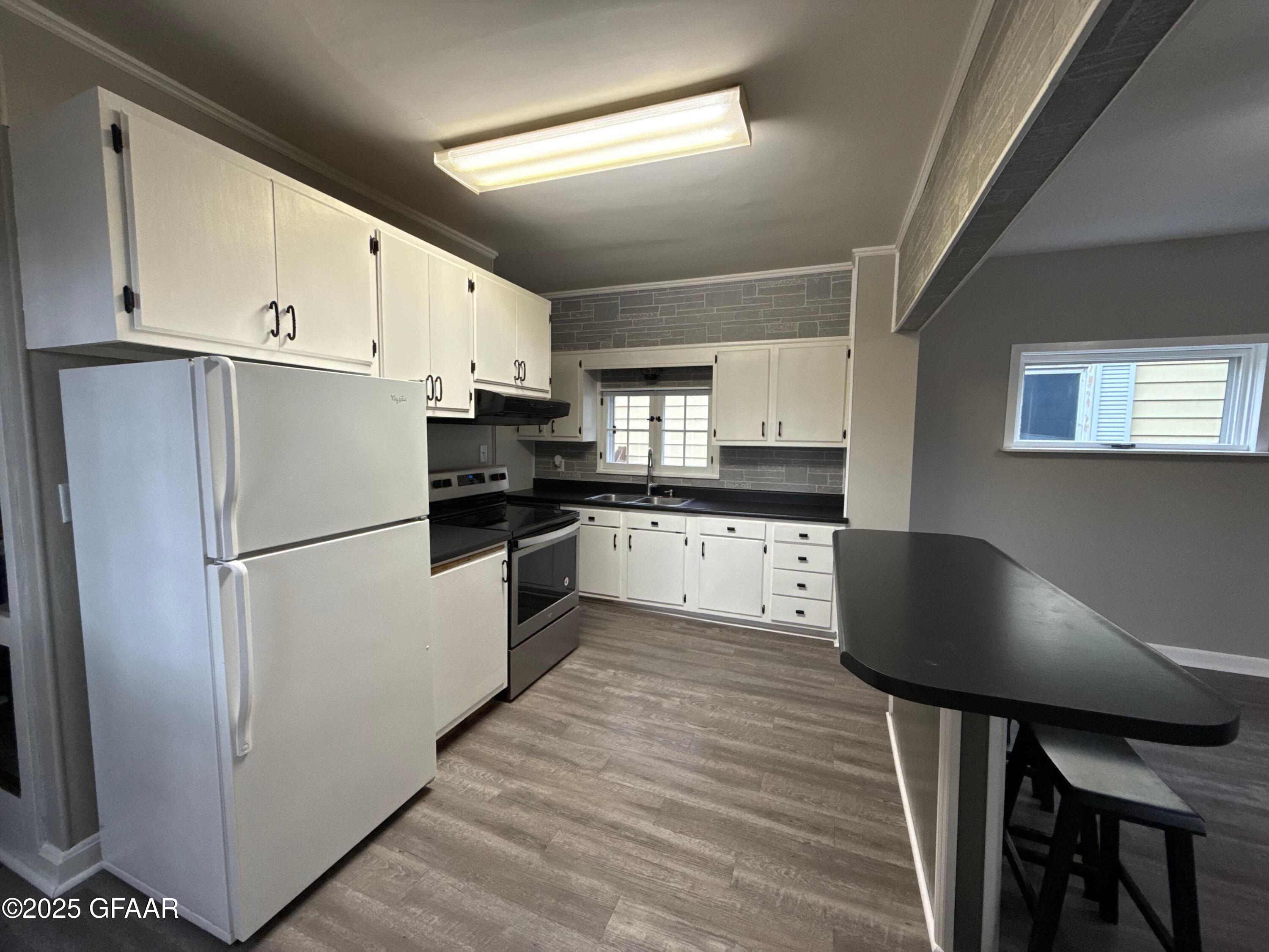 Grand Forks, North Dakota 58203, United States, 3 Bedrooms Bedrooms, ,2 BathroomsBathrooms,Residential,Active,227660