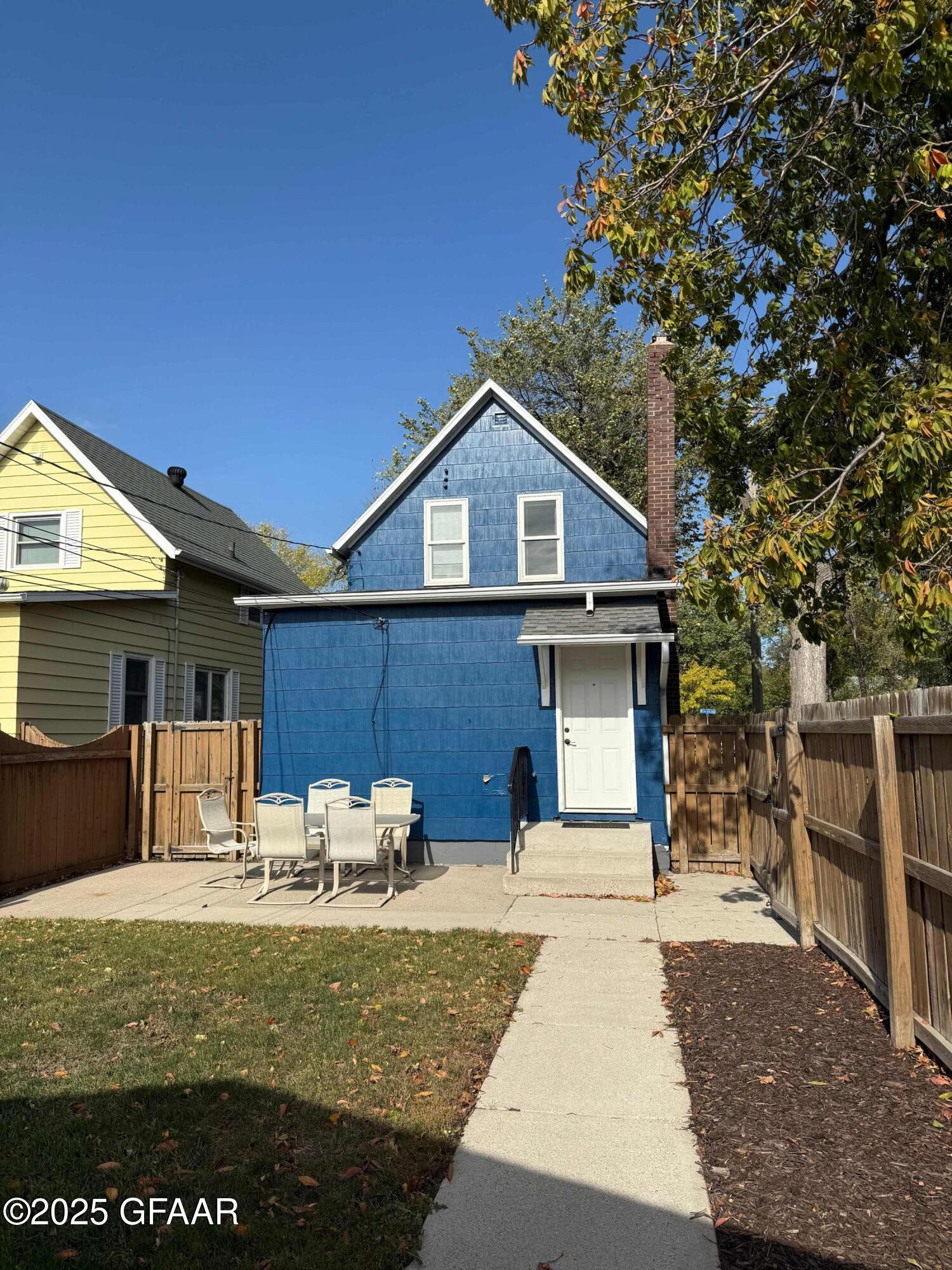 Grand Forks, North Dakota 58203, United States, 3 Bedrooms Bedrooms, ,2 BathroomsBathrooms,Residential,Active,227660