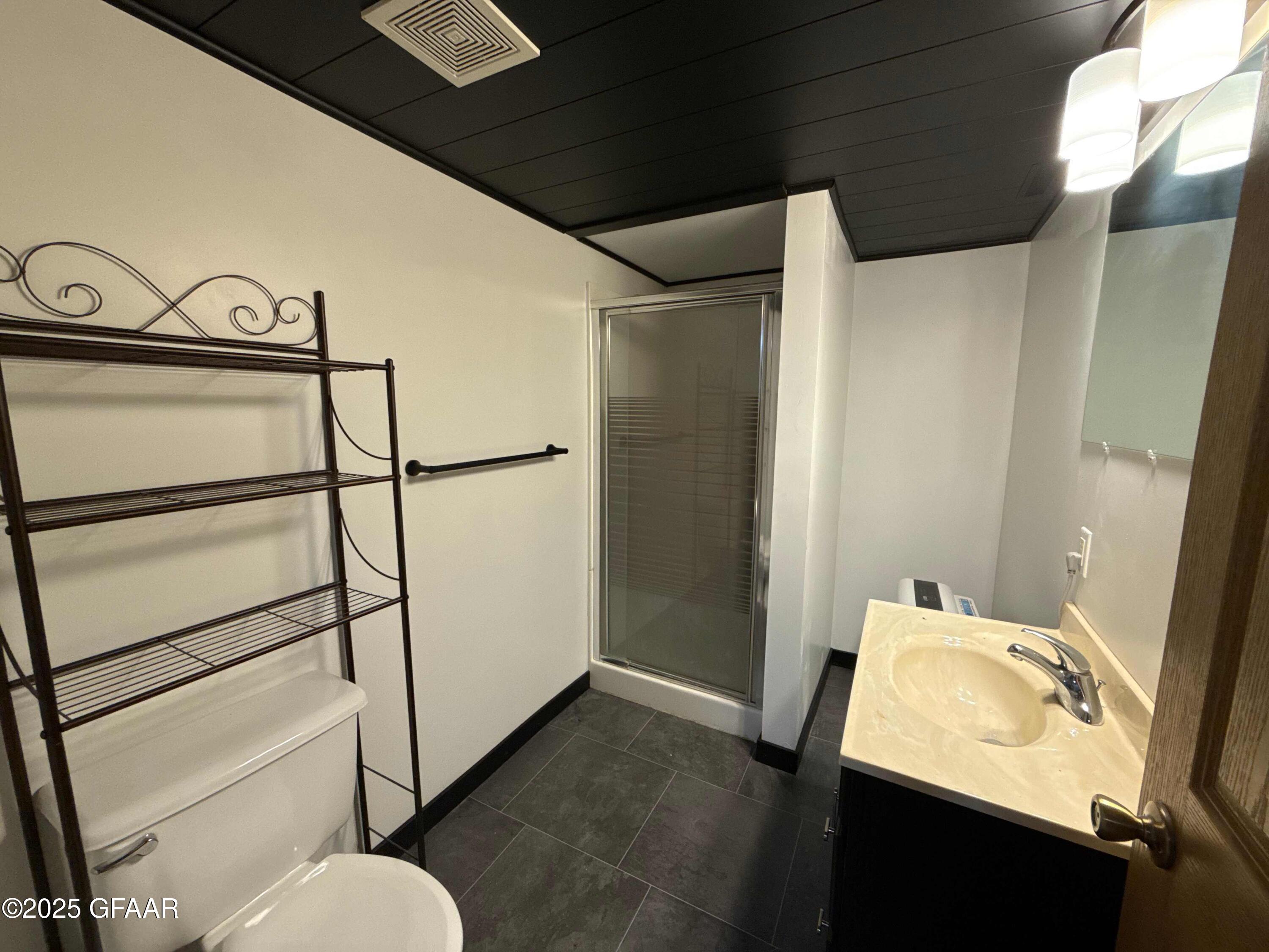 Grand Forks, North Dakota 58203, United States, 3 Bedrooms Bedrooms, ,2 BathroomsBathrooms,Residential,Active,227660