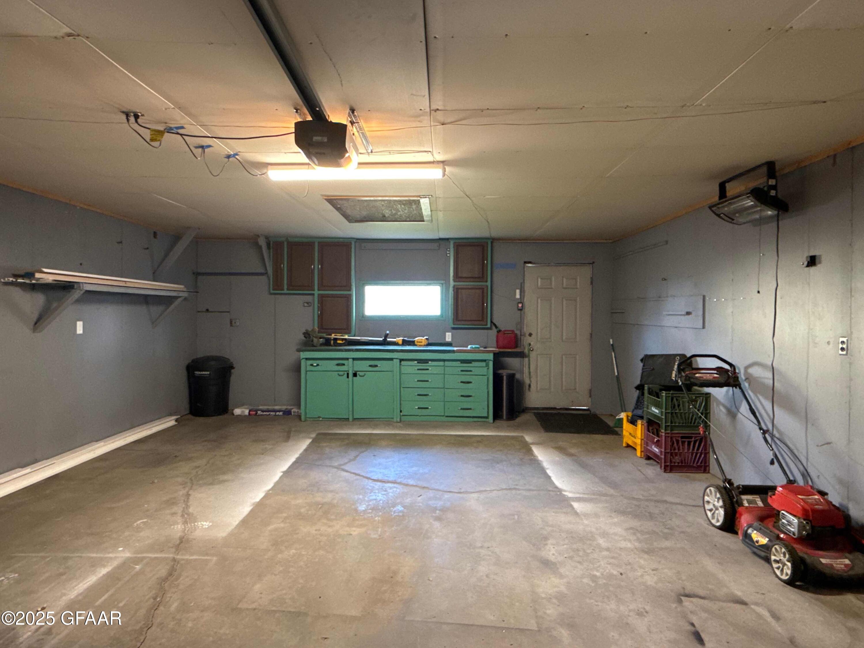 Grand Forks, North Dakota 58203, United States, 3 Bedrooms Bedrooms, ,2 BathroomsBathrooms,Residential,Active,227660