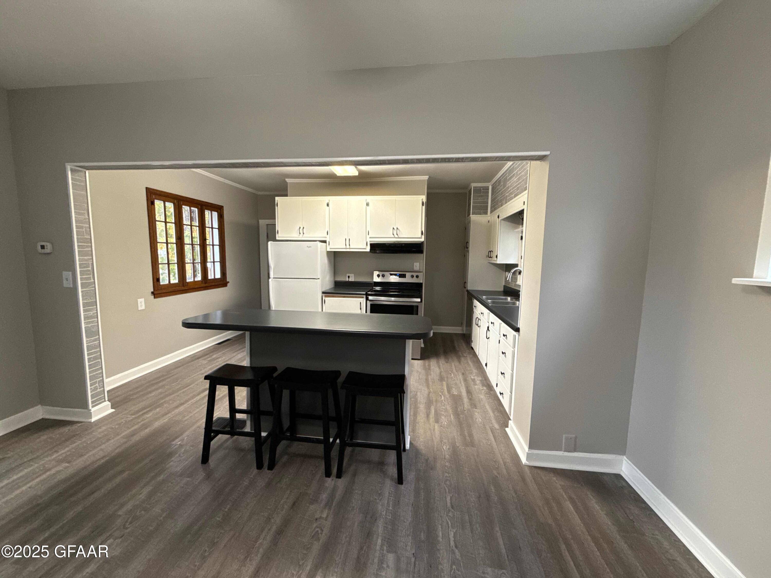 Grand Forks, North Dakota 58203, United States, 3 Bedrooms Bedrooms, ,2 BathroomsBathrooms,Residential,Active,227660