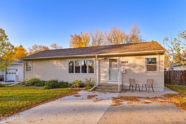 1024 18TH ST NW, EAST GRAND FORKS, MN 56721 - Image dc8287443feed6bf96365dade0f4bb5d/3852408964