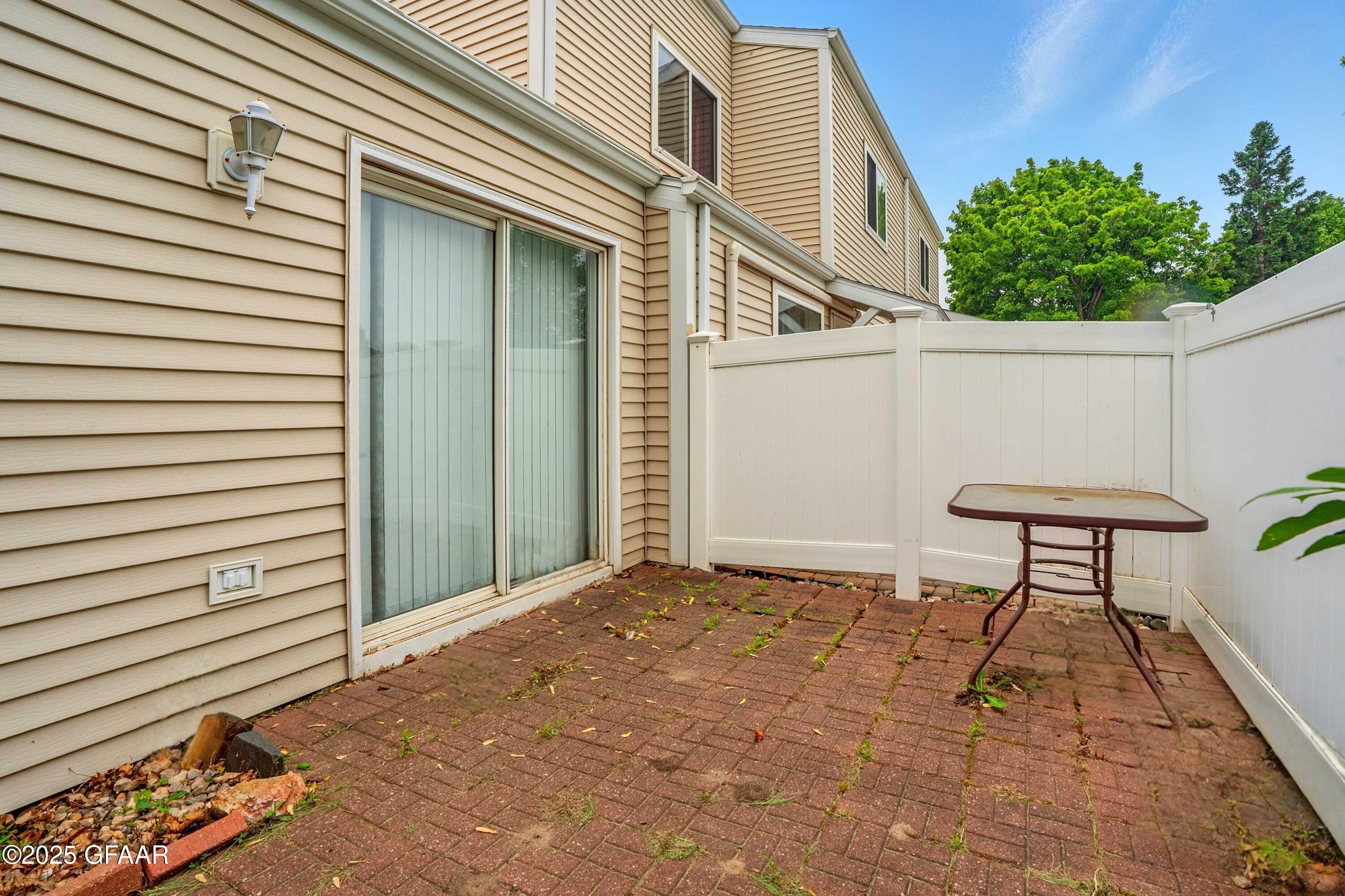 Grand Forks, North Dakota 58201, United States, 3 Bedrooms Bedrooms, ,2 BathroomsBathrooms,Residential,Pending,166326