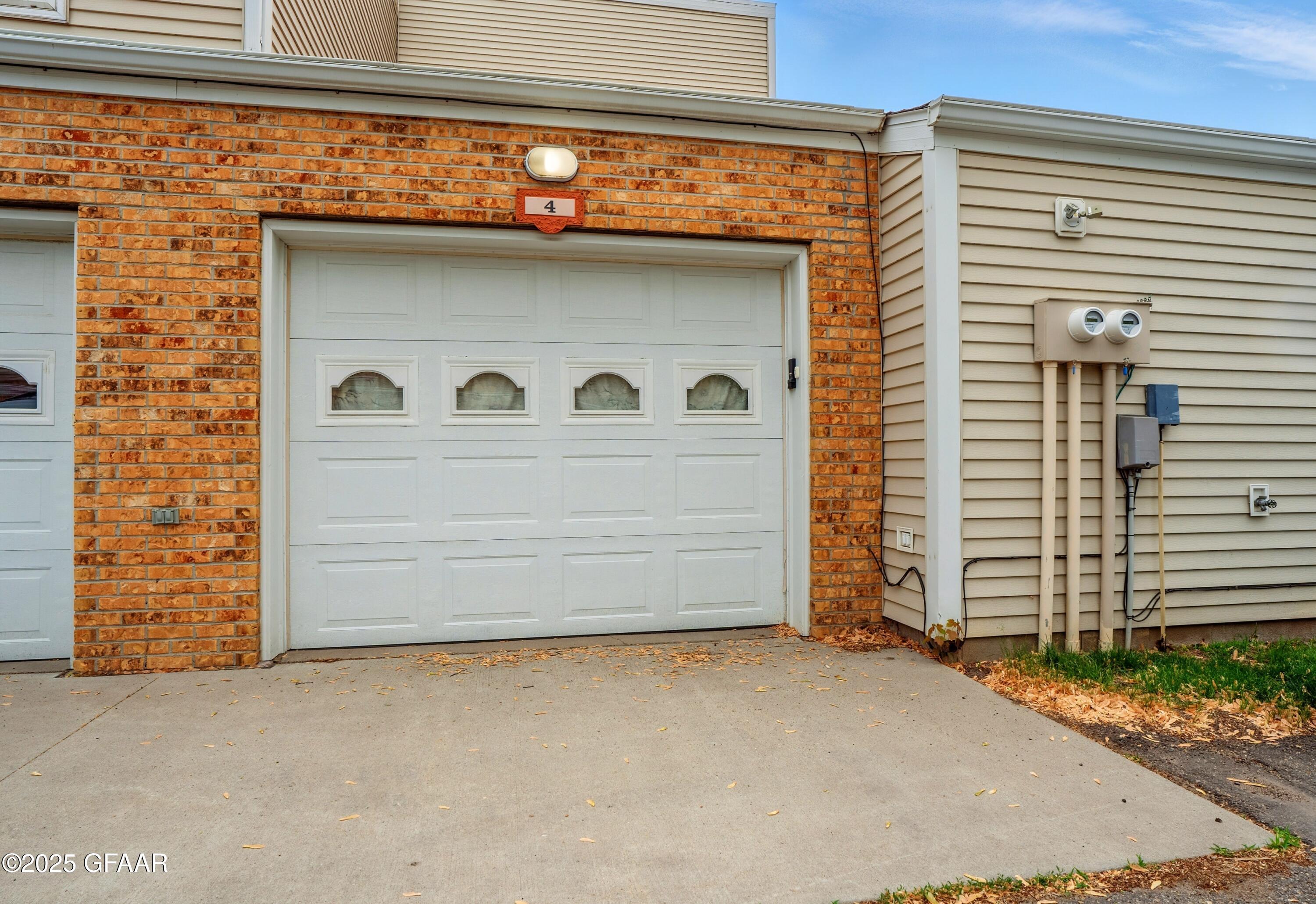 Grand Forks, North Dakota 58201, United States, 3 Bedrooms Bedrooms, ,2 BathroomsBathrooms,Residential,Pending,166326