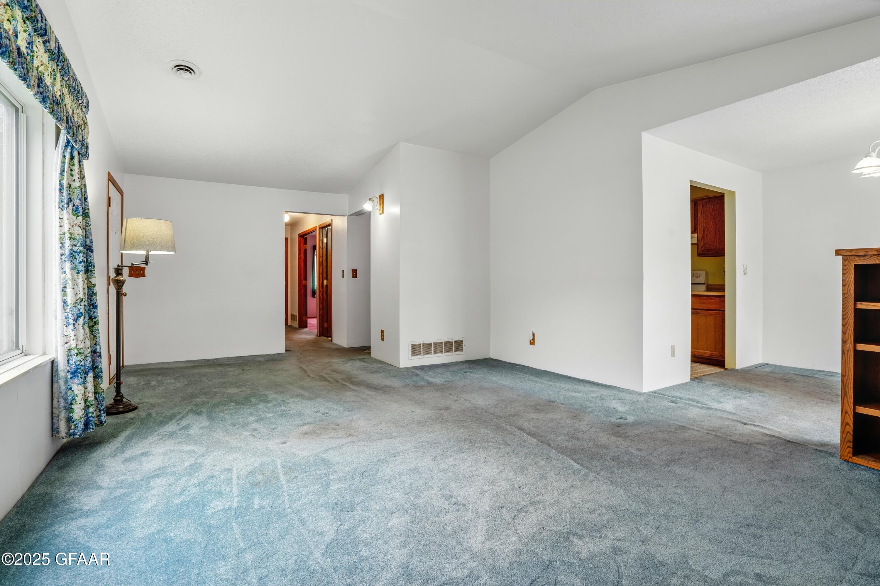 Grand Forks, North Dakota 58201, United States, 3 Bedrooms Bedrooms, ,2 BathroomsBathrooms,Residential,Pending,166326