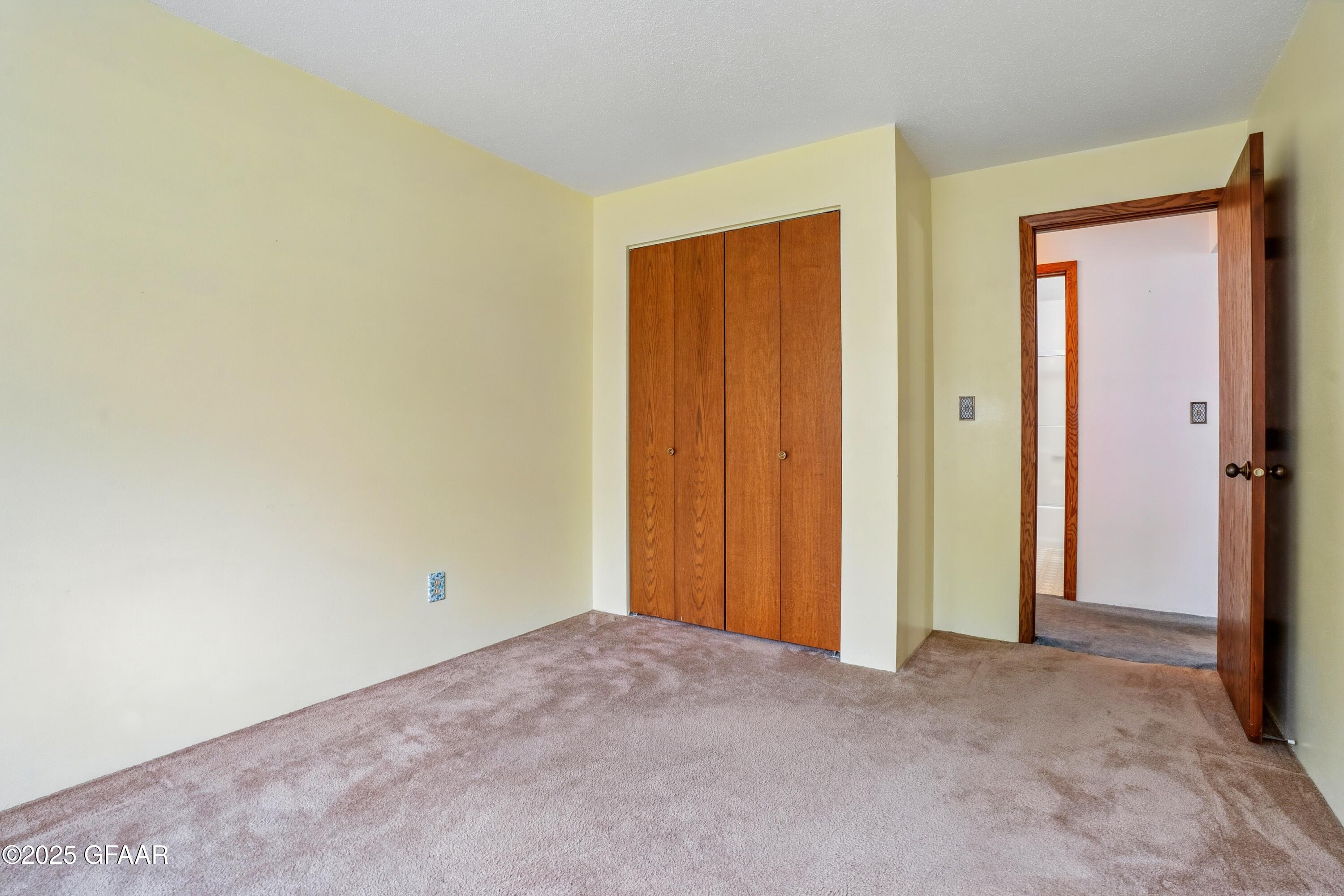 Grand Forks, North Dakota 58201, United States, 3 Bedrooms Bedrooms, ,2 BathroomsBathrooms,Residential,Pending,166326