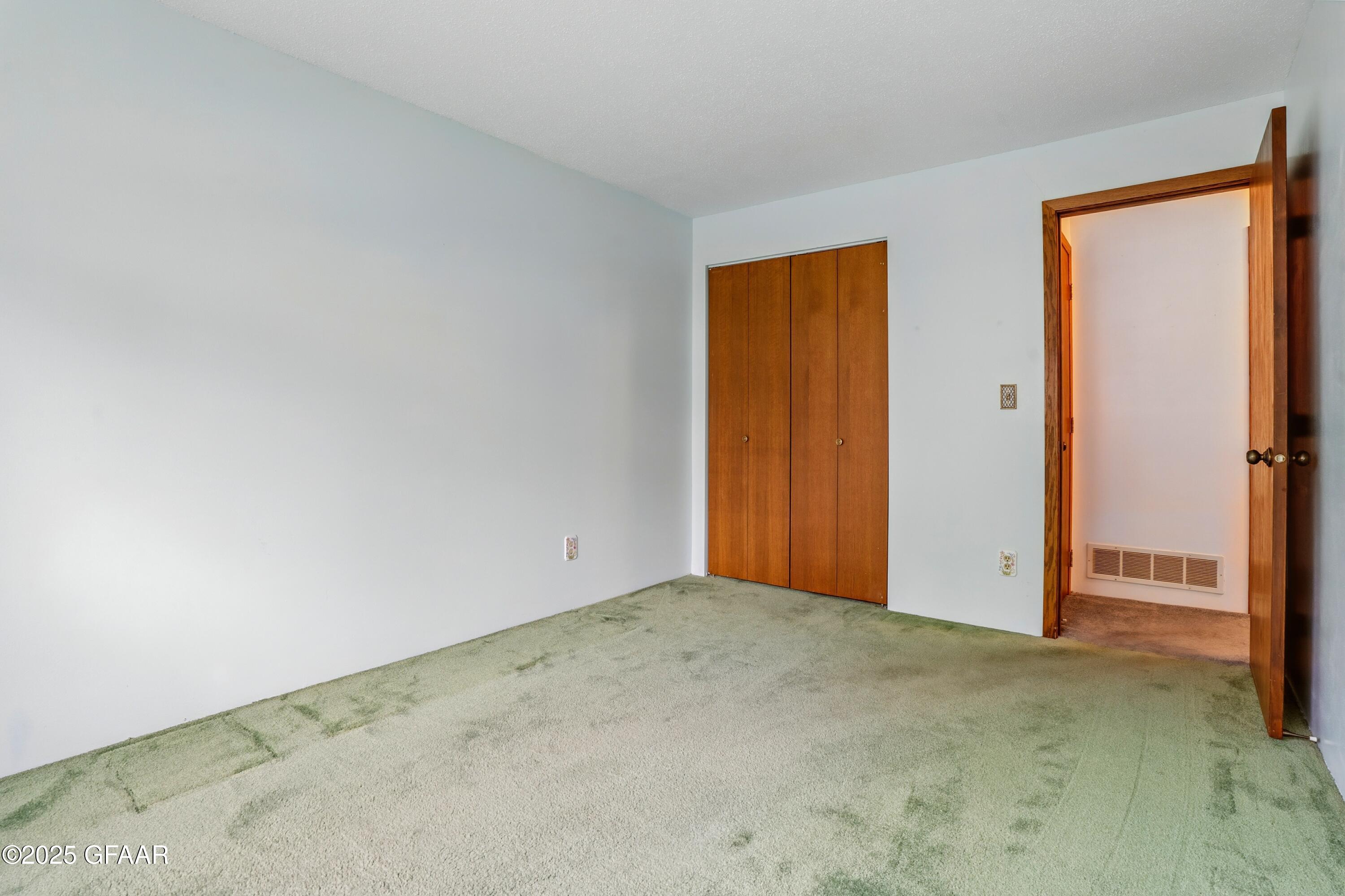 Grand Forks, North Dakota 58201, United States, 3 Bedrooms Bedrooms, ,2 BathroomsBathrooms,Residential,Pending,166326