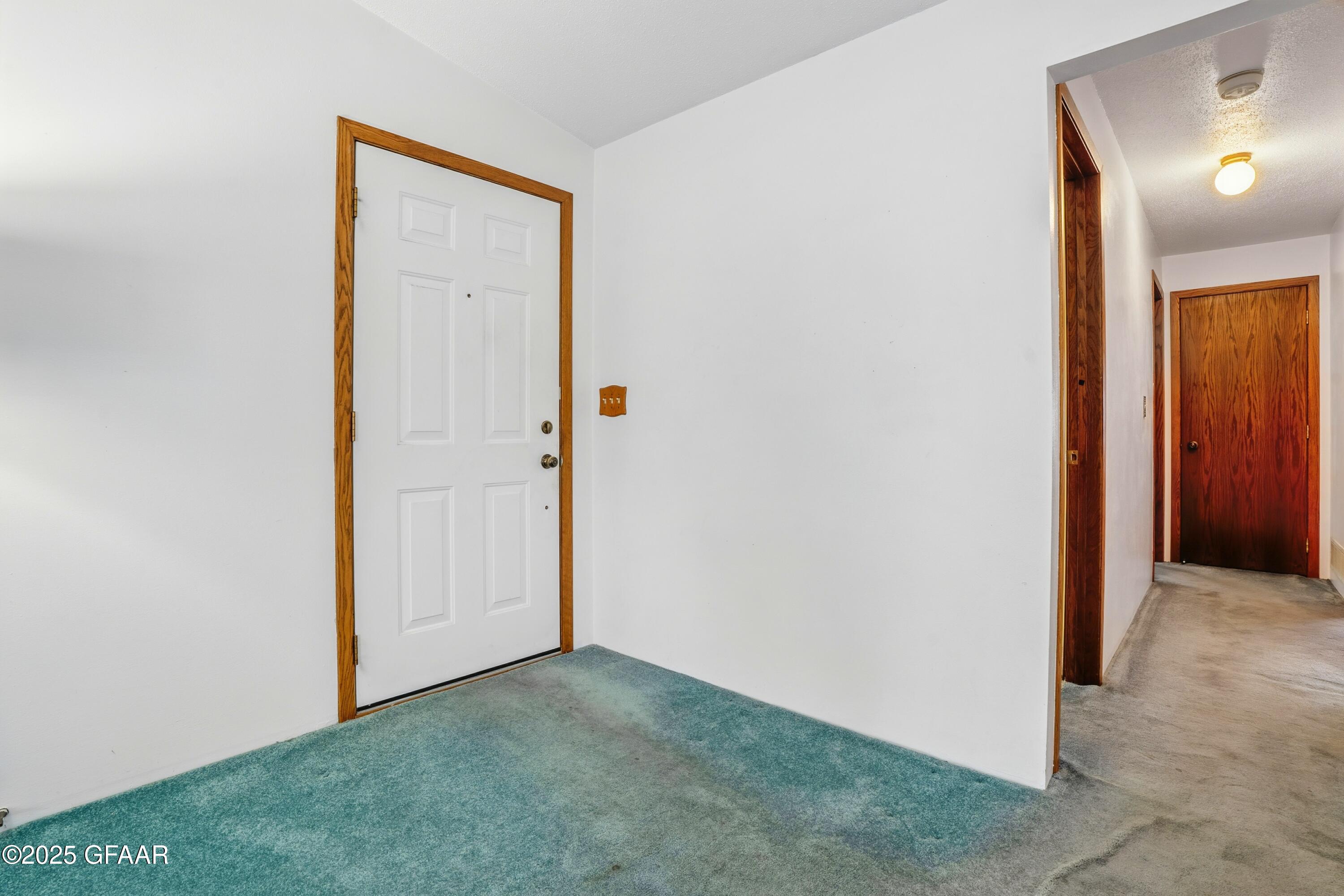 Grand Forks, North Dakota 58201, United States, 3 Bedrooms Bedrooms, ,2 BathroomsBathrooms,Residential,Pending,166326