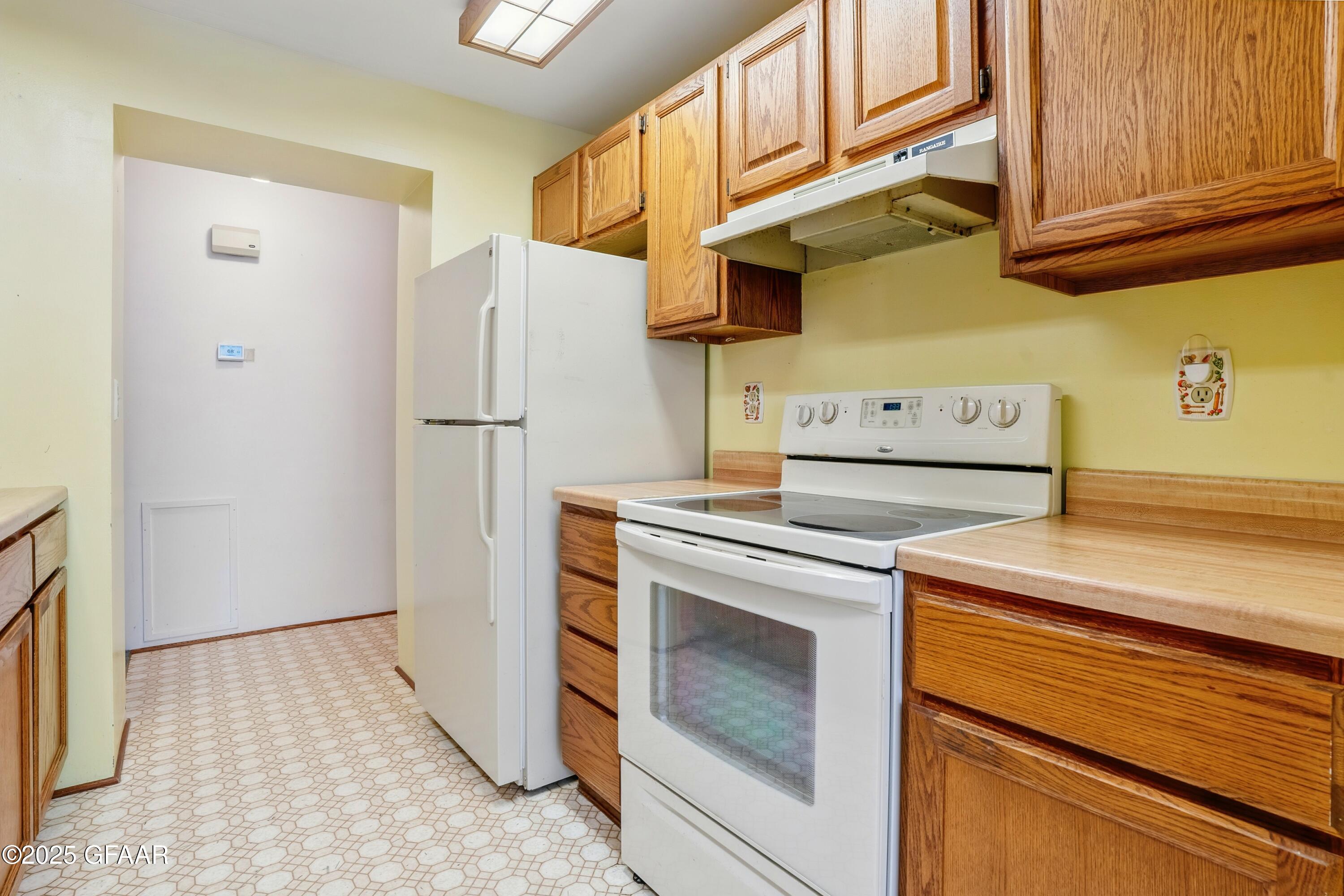 Grand Forks, North Dakota 58201, United States, 3 Bedrooms Bedrooms, ,2 BathroomsBathrooms,Residential,Pending,166326