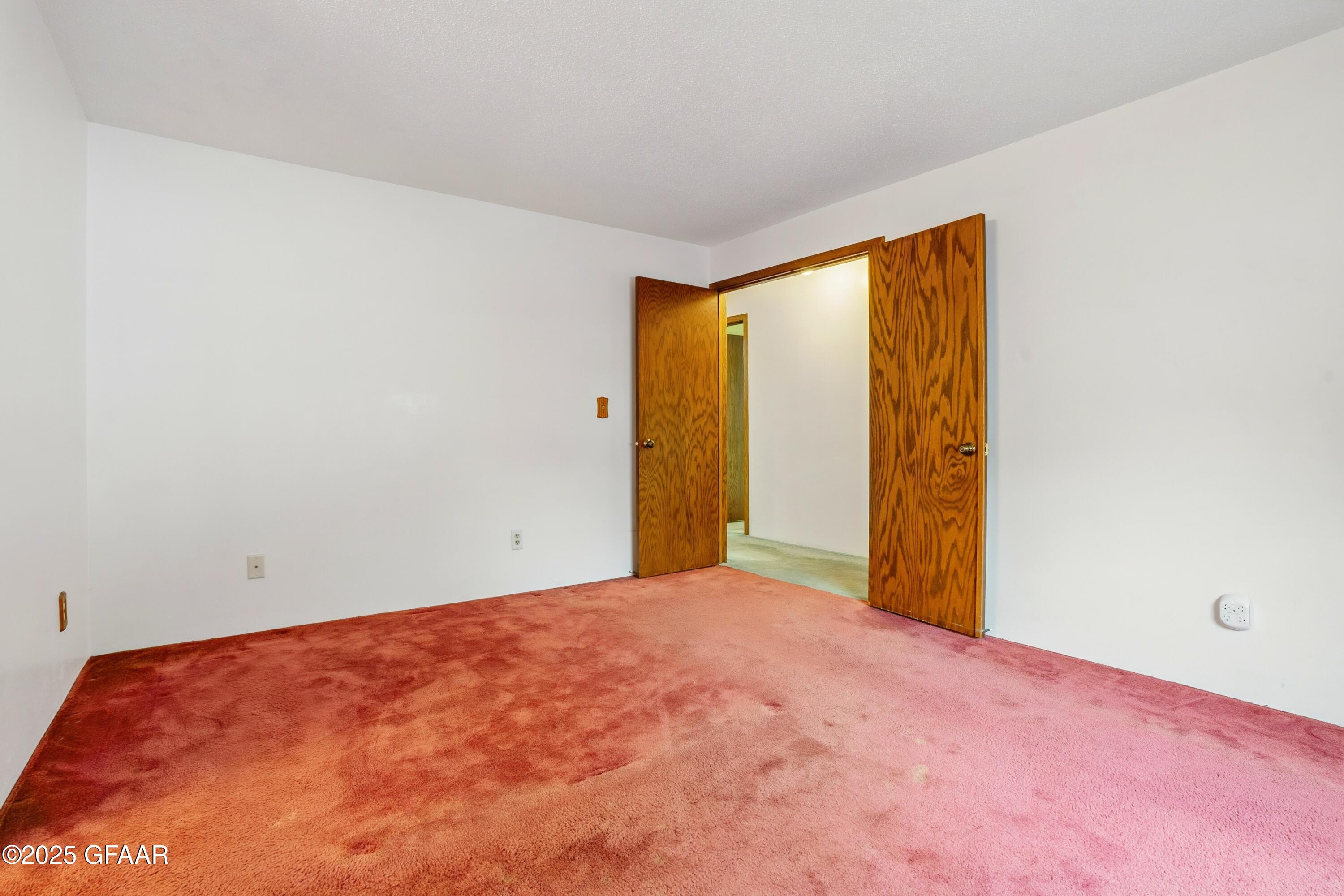 Grand Forks, North Dakota 58201, United States, 3 Bedrooms Bedrooms, ,2 BathroomsBathrooms,Residential,Pending,166326