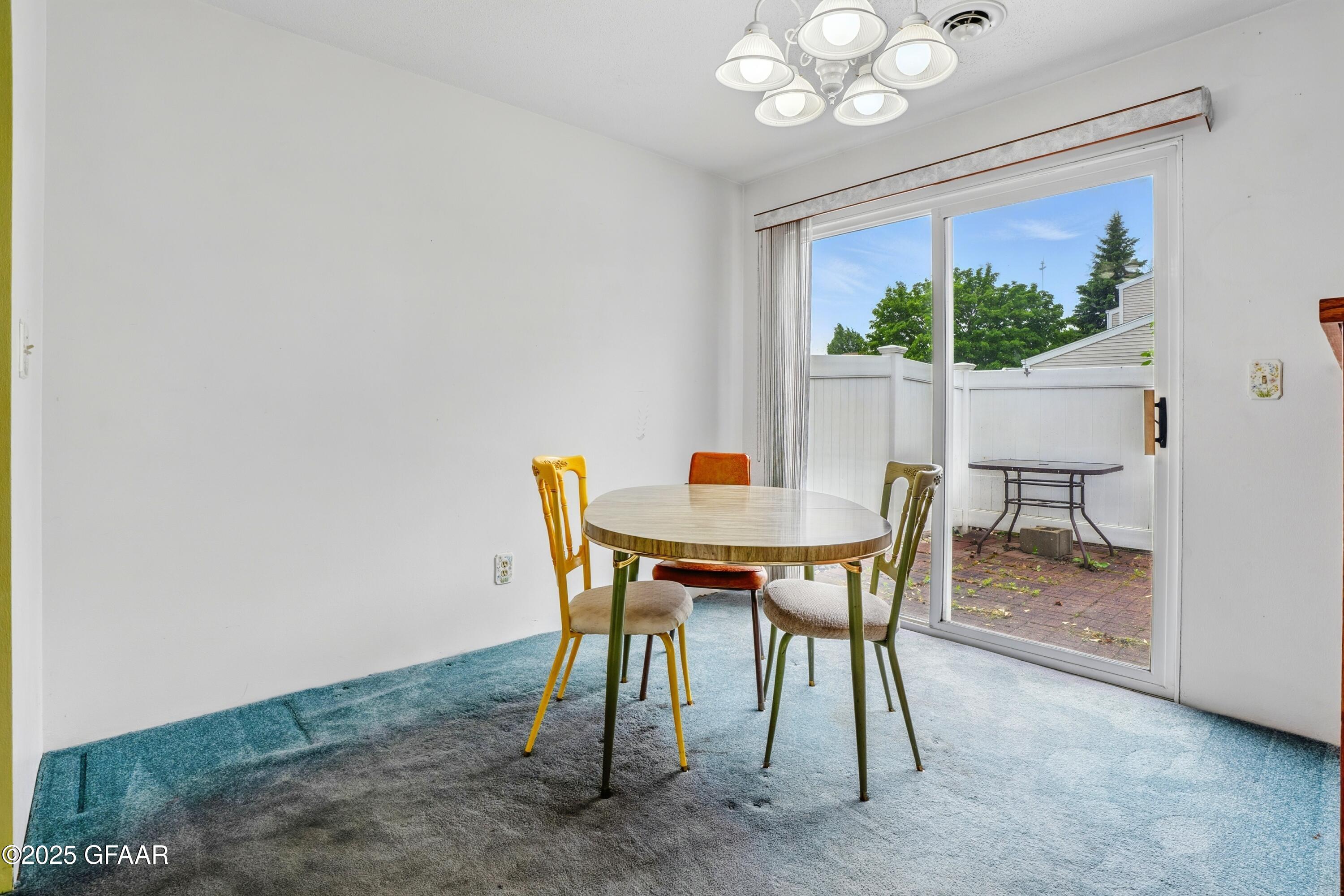 Grand Forks, North Dakota 58201, United States, 3 Bedrooms Bedrooms, ,2 BathroomsBathrooms,Residential,Pending,166326