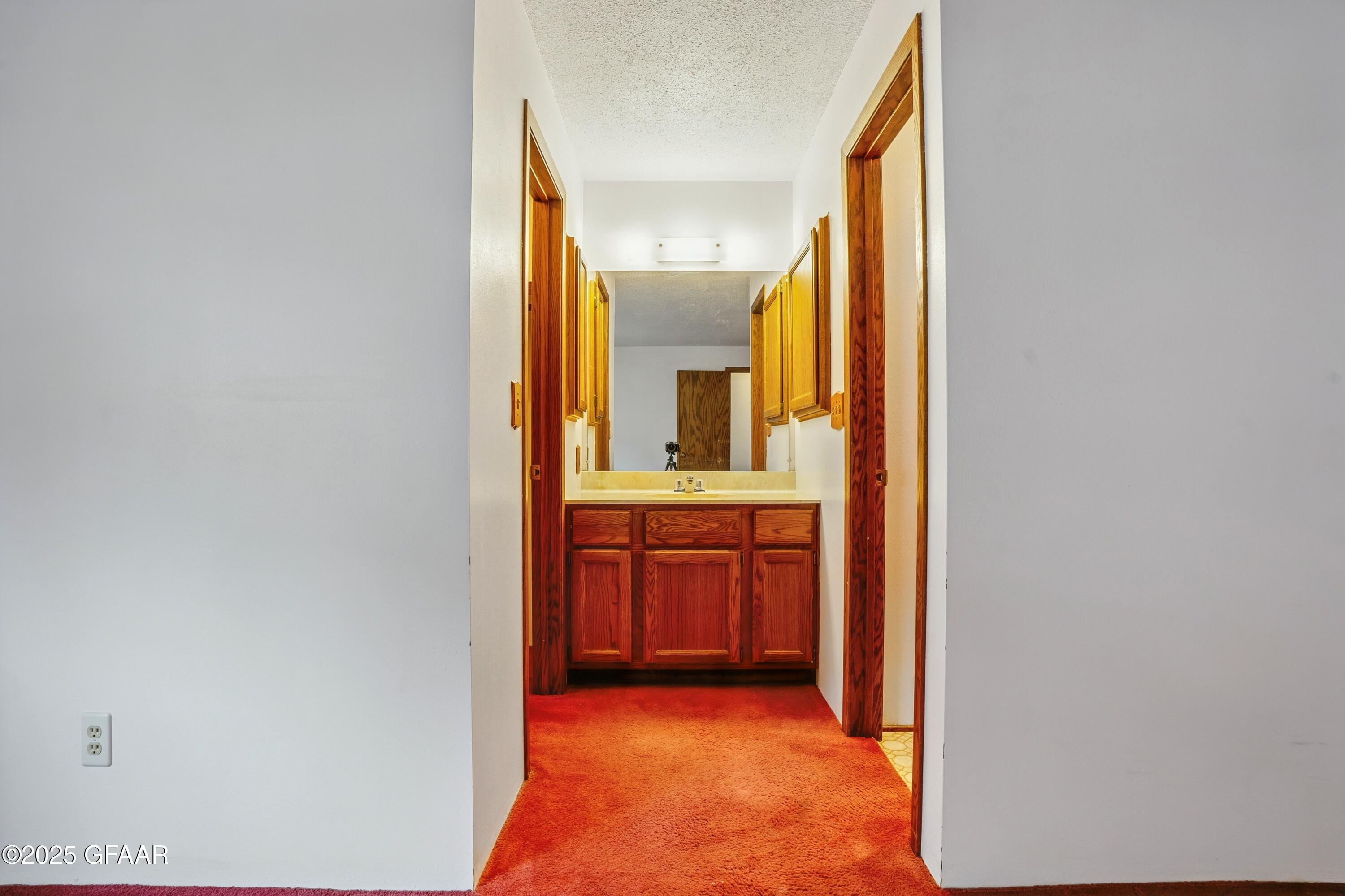 Grand Forks, North Dakota 58201, United States, 3 Bedrooms Bedrooms, ,2 BathroomsBathrooms,Residential,Pending,166326