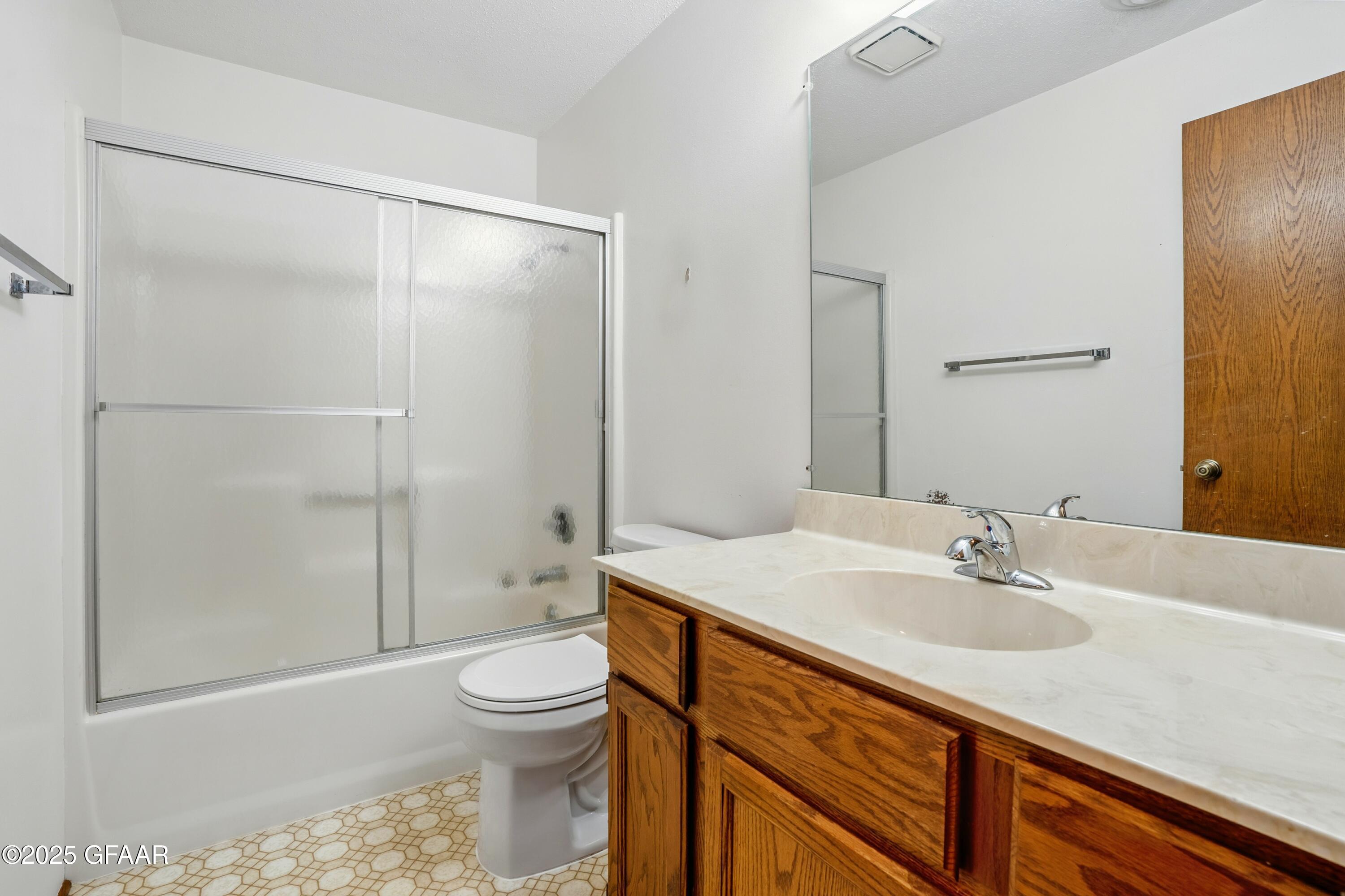 Grand Forks, North Dakota 58201, United States, 3 Bedrooms Bedrooms, ,2 BathroomsBathrooms,Residential,Pending,166326