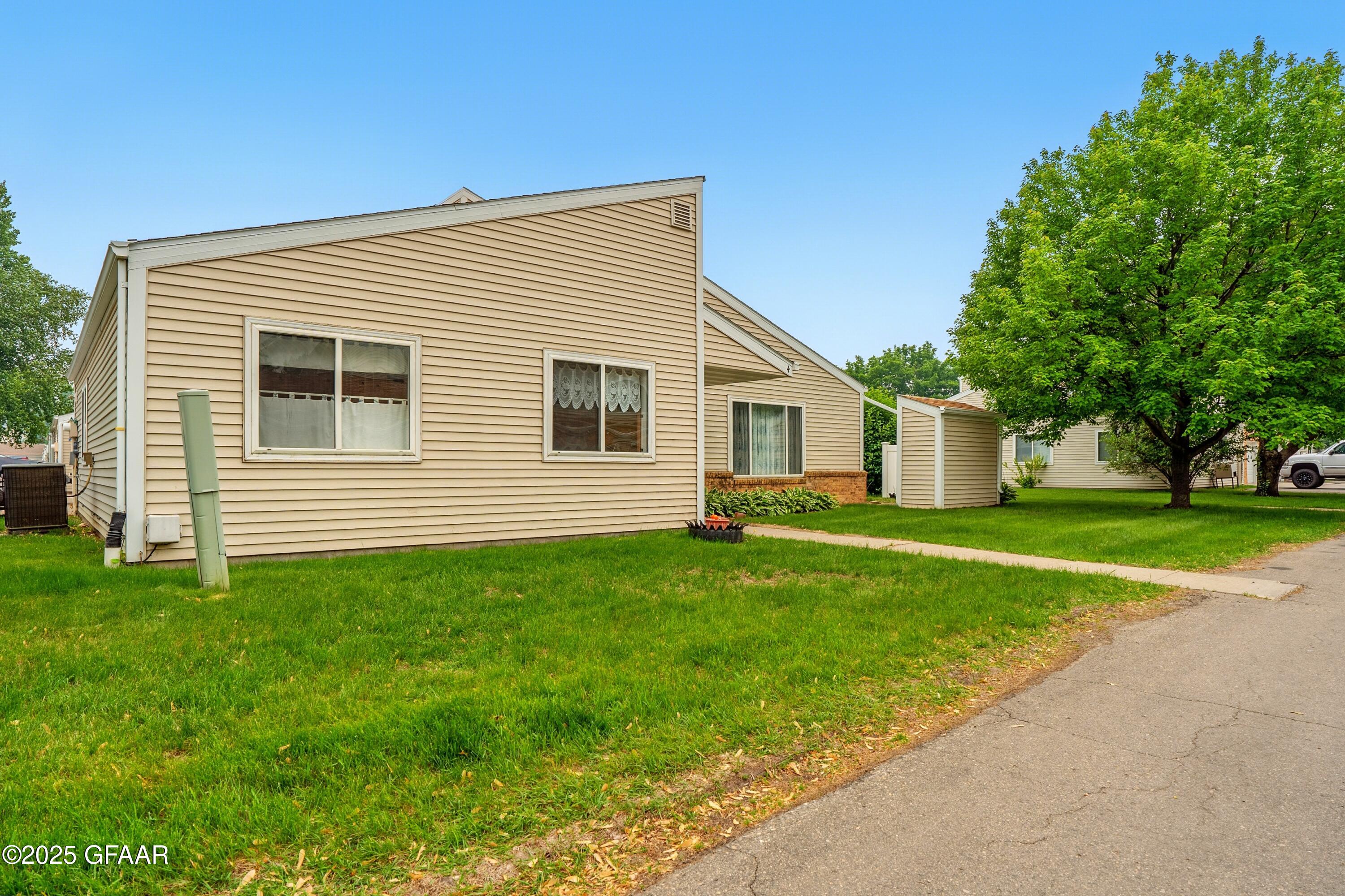 Grand Forks, North Dakota 58201, United States, 3 Bedrooms Bedrooms, ,2 BathroomsBathrooms,Residential,Pending,166326