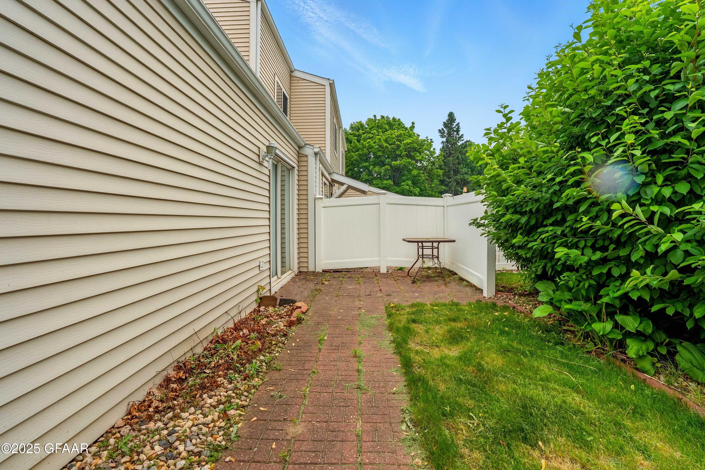 Grand Forks, North Dakota 58201, United States, 3 Bedrooms Bedrooms, ,2 BathroomsBathrooms,Residential,Pending,166326