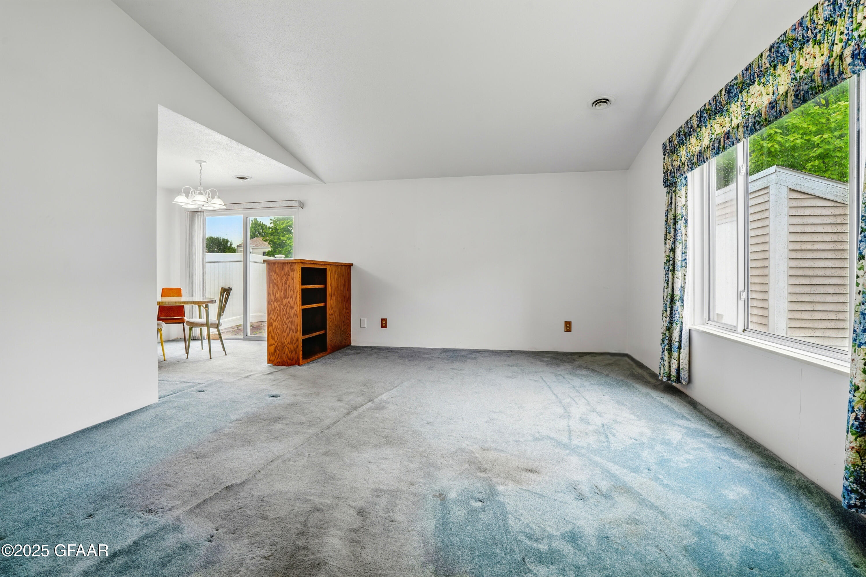 Grand Forks, North Dakota 58201, United States, 3 Bedrooms Bedrooms, ,2 BathroomsBathrooms,Residential,Pending,166326