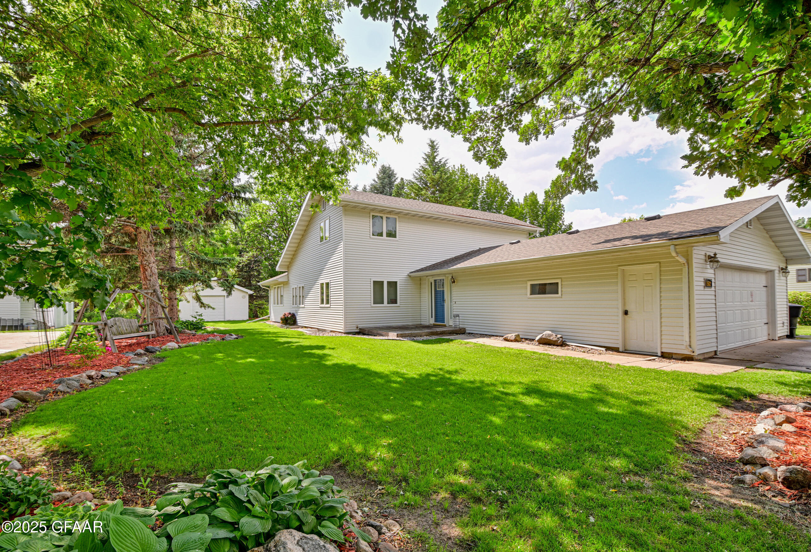 Grand Forks, North Dakota 58201, United States, 4 Bedrooms Bedrooms, ,3 BathroomsBathrooms,Residential,Active,166303