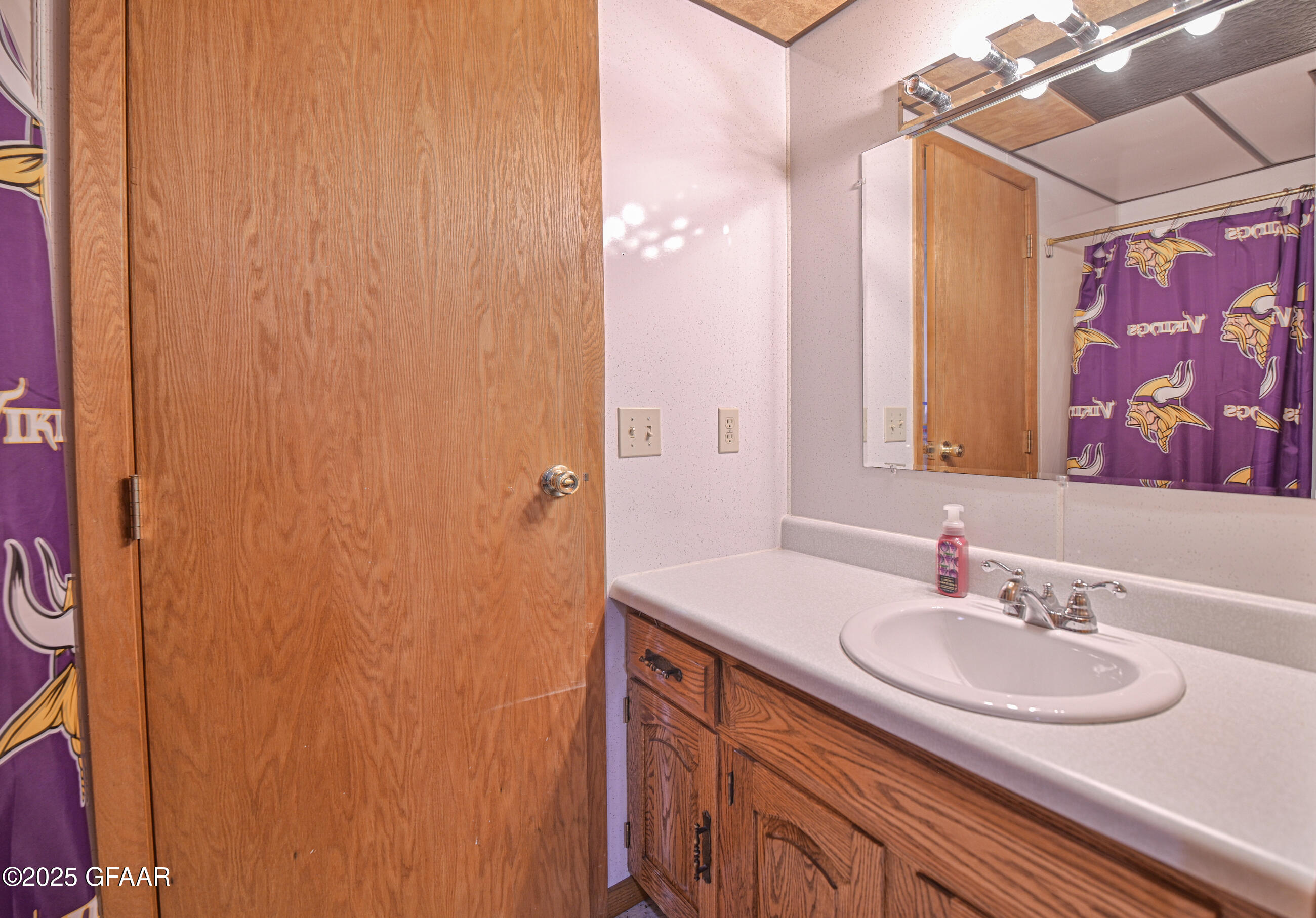 Grand Forks, North Dakota 58201, United States, 4 Bedrooms Bedrooms, ,3 BathroomsBathrooms,Residential,Active,166303