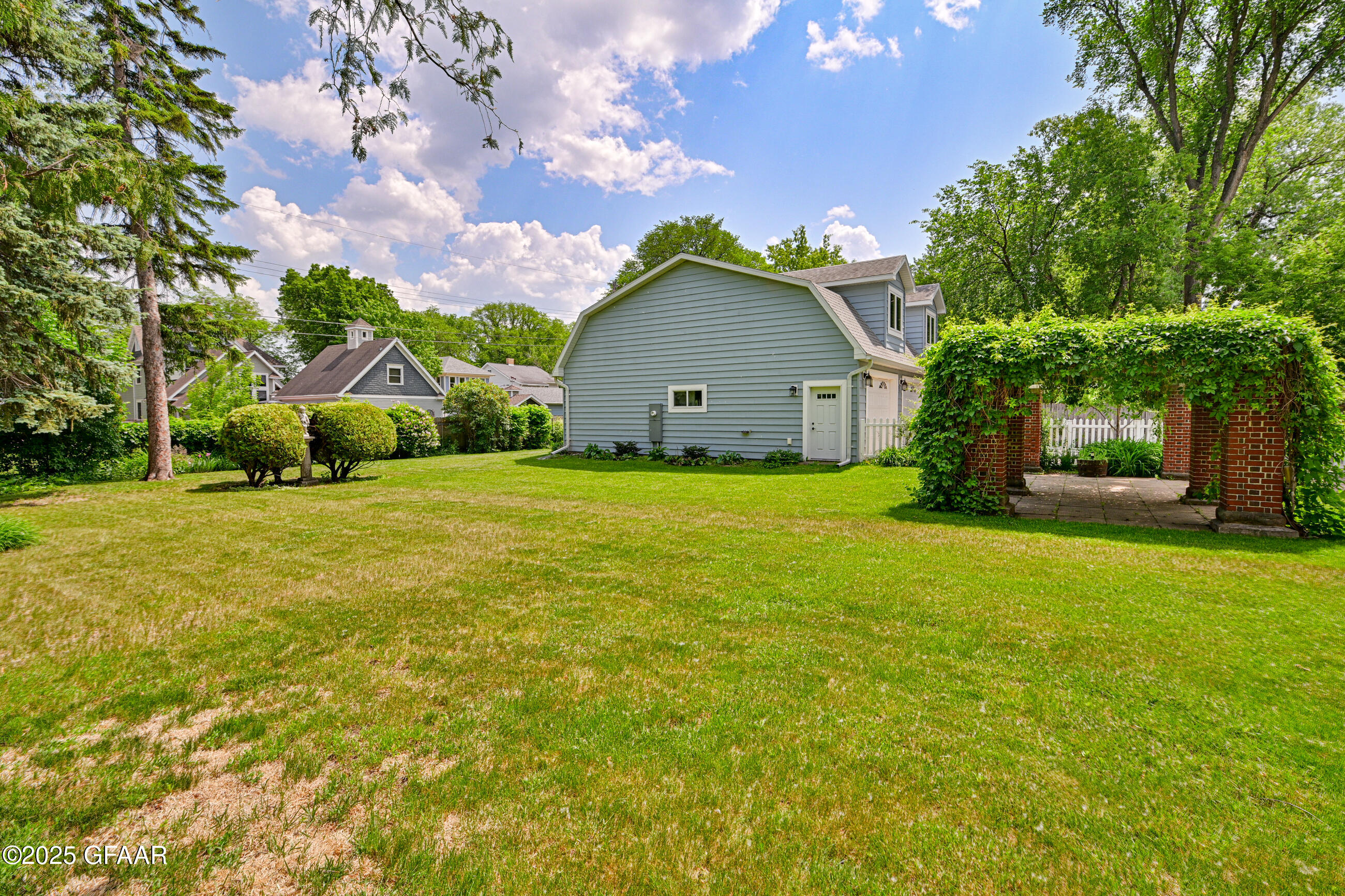 Grand Forks, North Dakota 58201, United States, 5 Bedrooms Bedrooms, ,2 BathroomsBathrooms,Residential,Active,166319